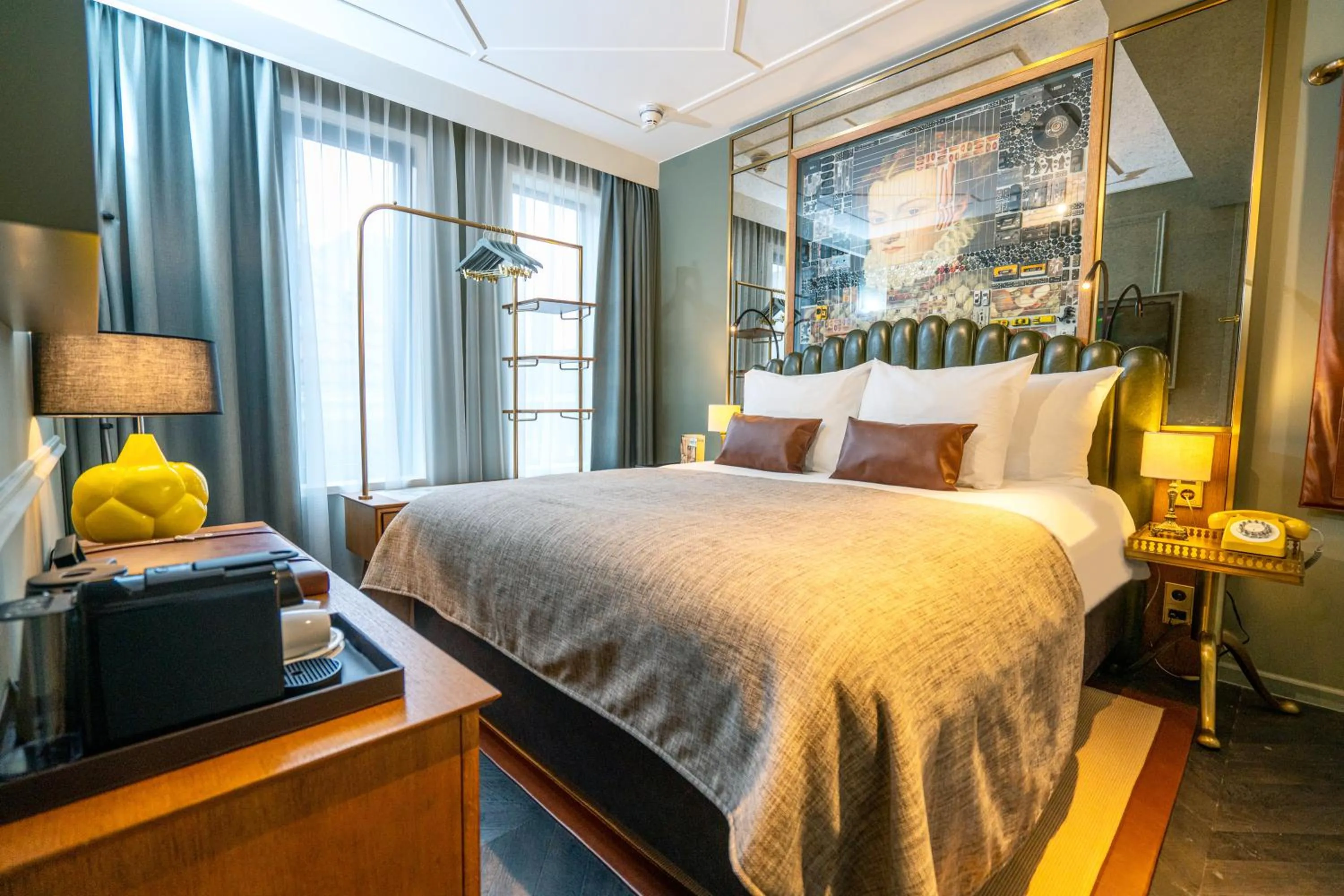 Photo of the whole room, Bed in The Collector