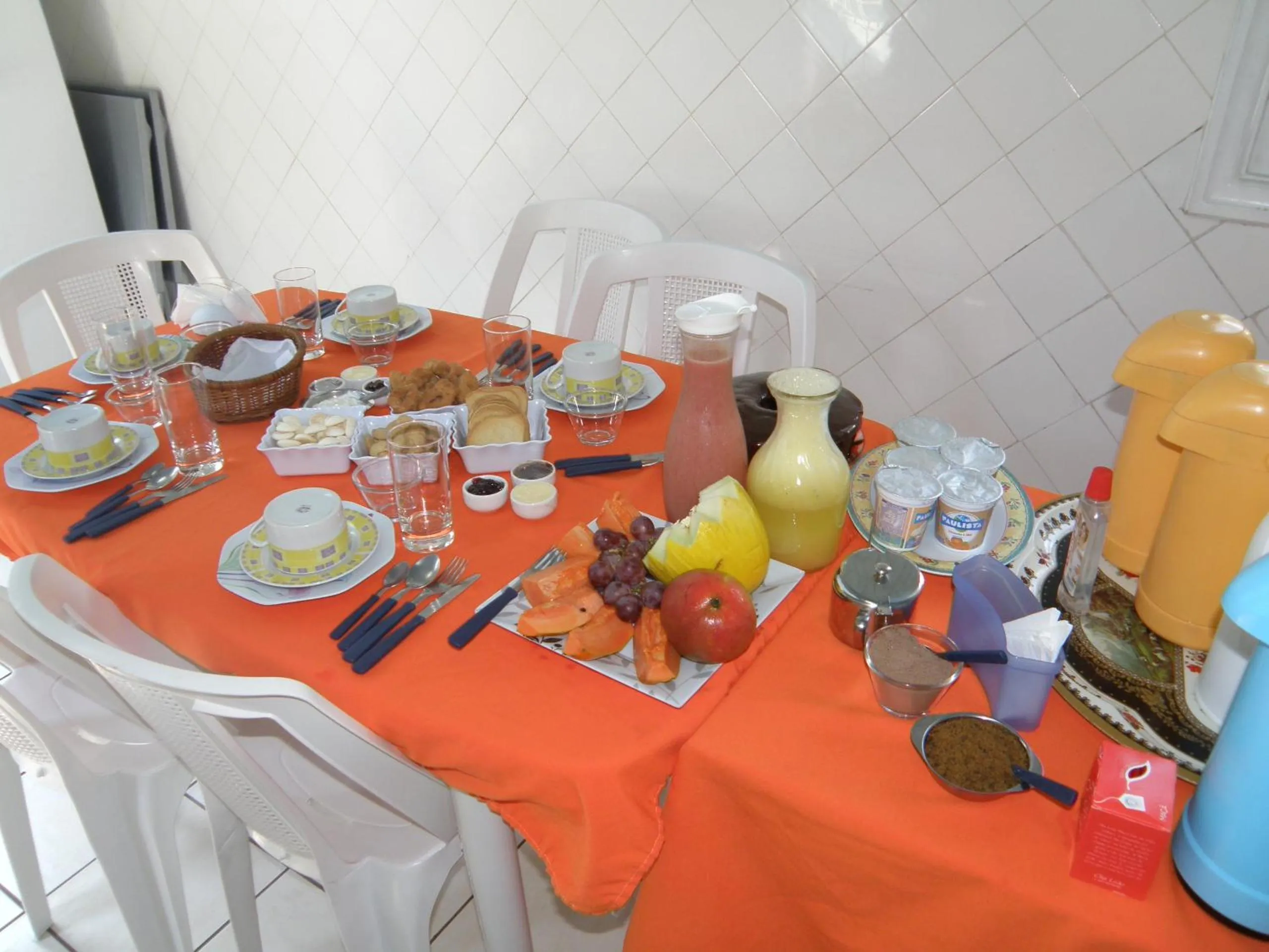 Communal kitchen in Pousada Shamballah Paranapiacaba