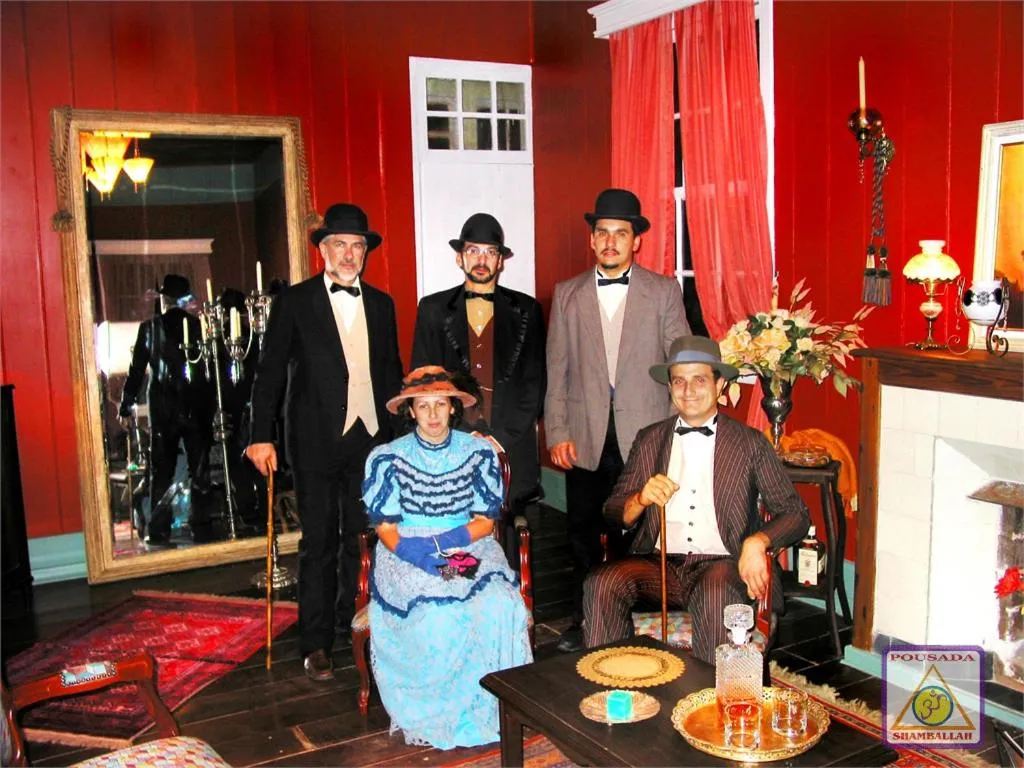 Communal lounge/ TV room in Pousada Shamballah Paranapiacaba