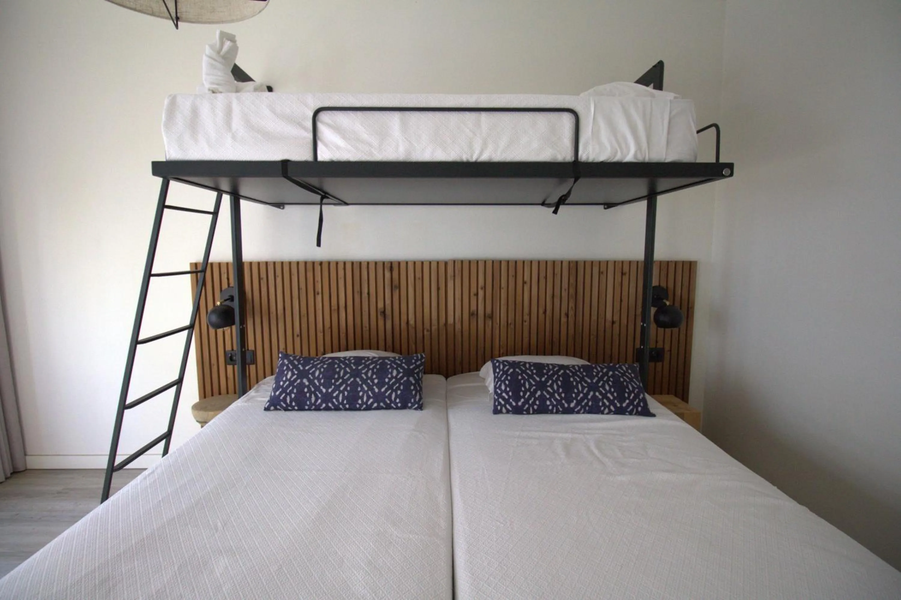 Bedroom, Bed in WOT Costa da Caparica Soul