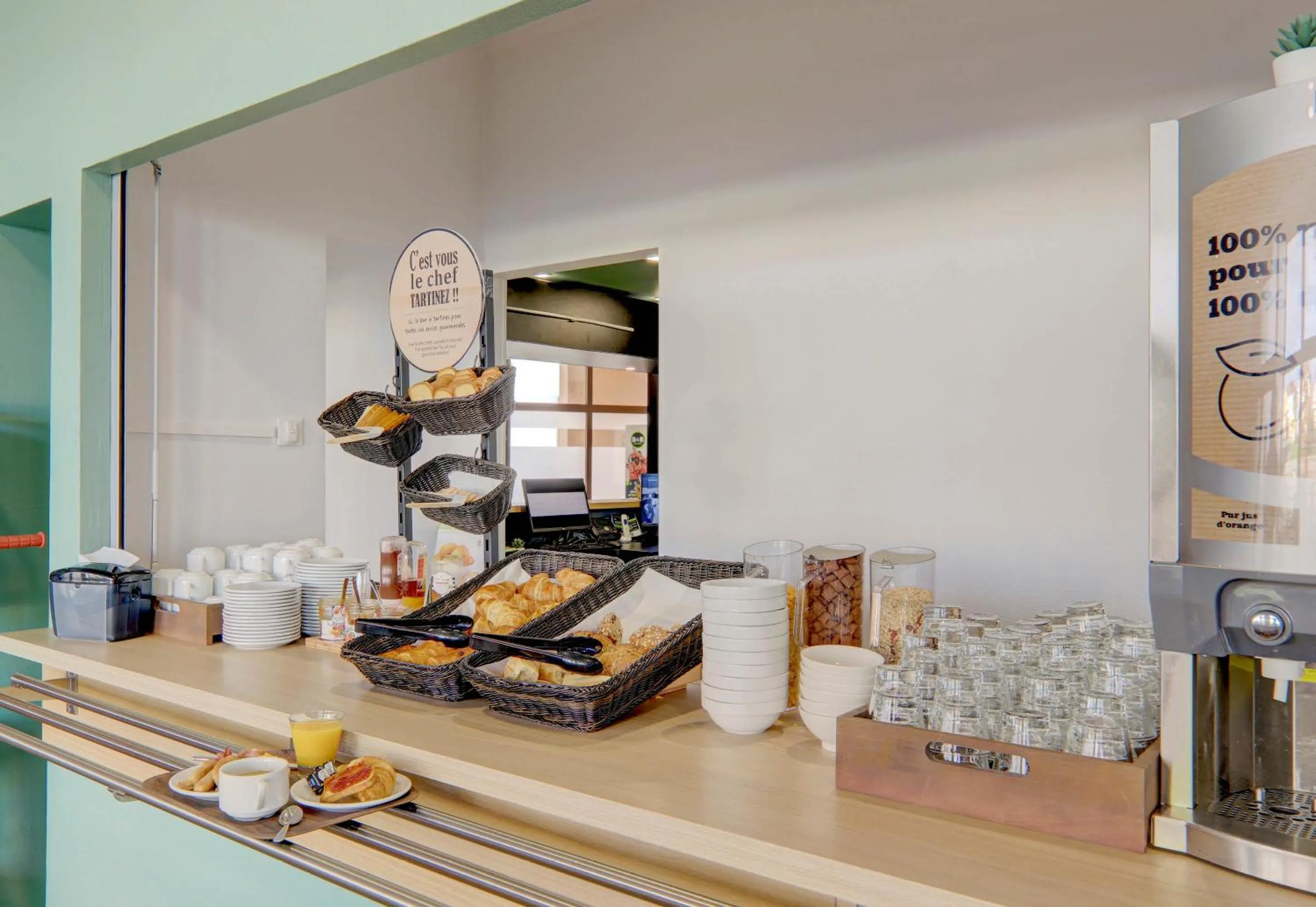 Buffet breakfast in B&B HOTEL Montluçon Centre