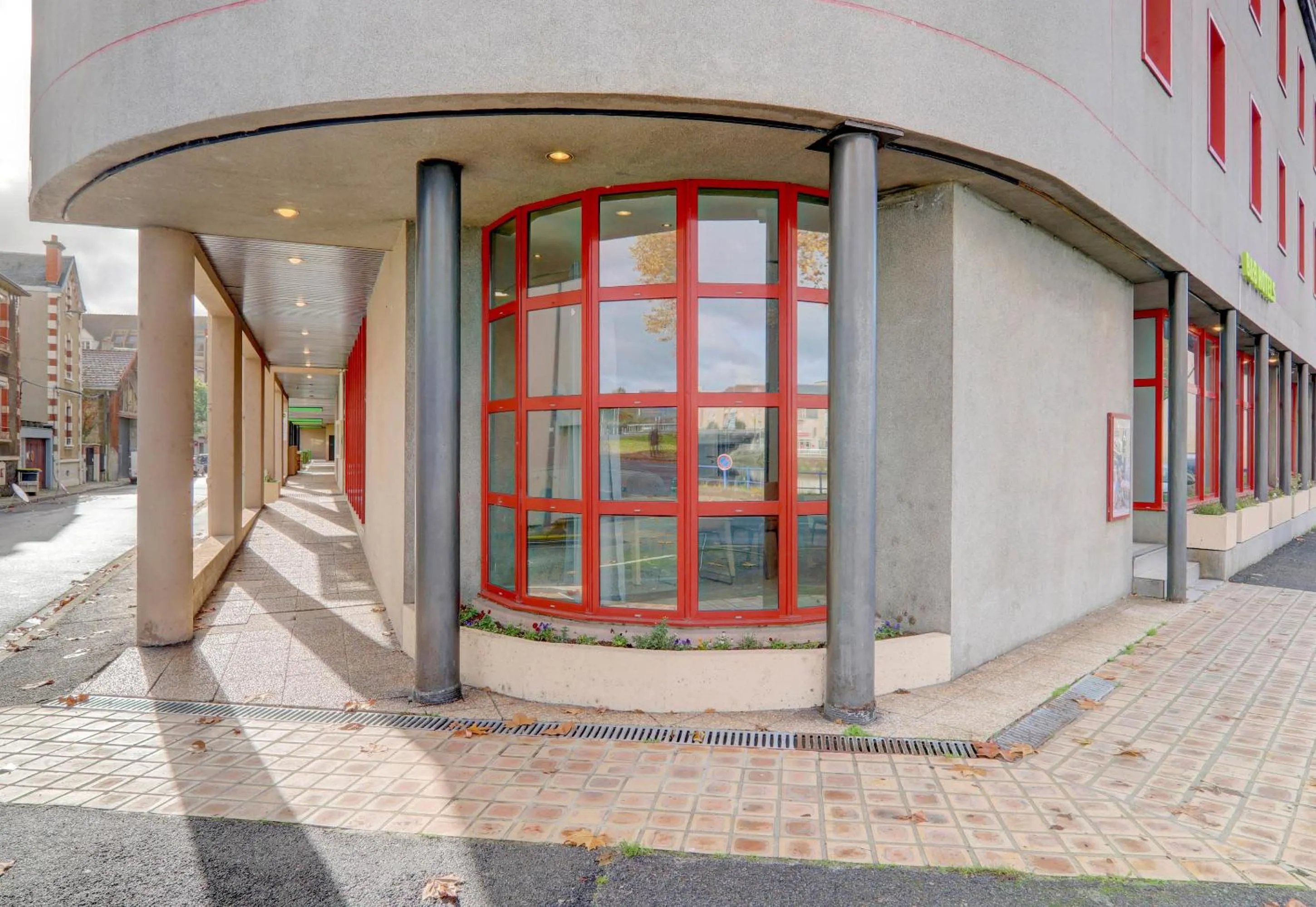 Property building in B&B HOTEL Montluçon Centre