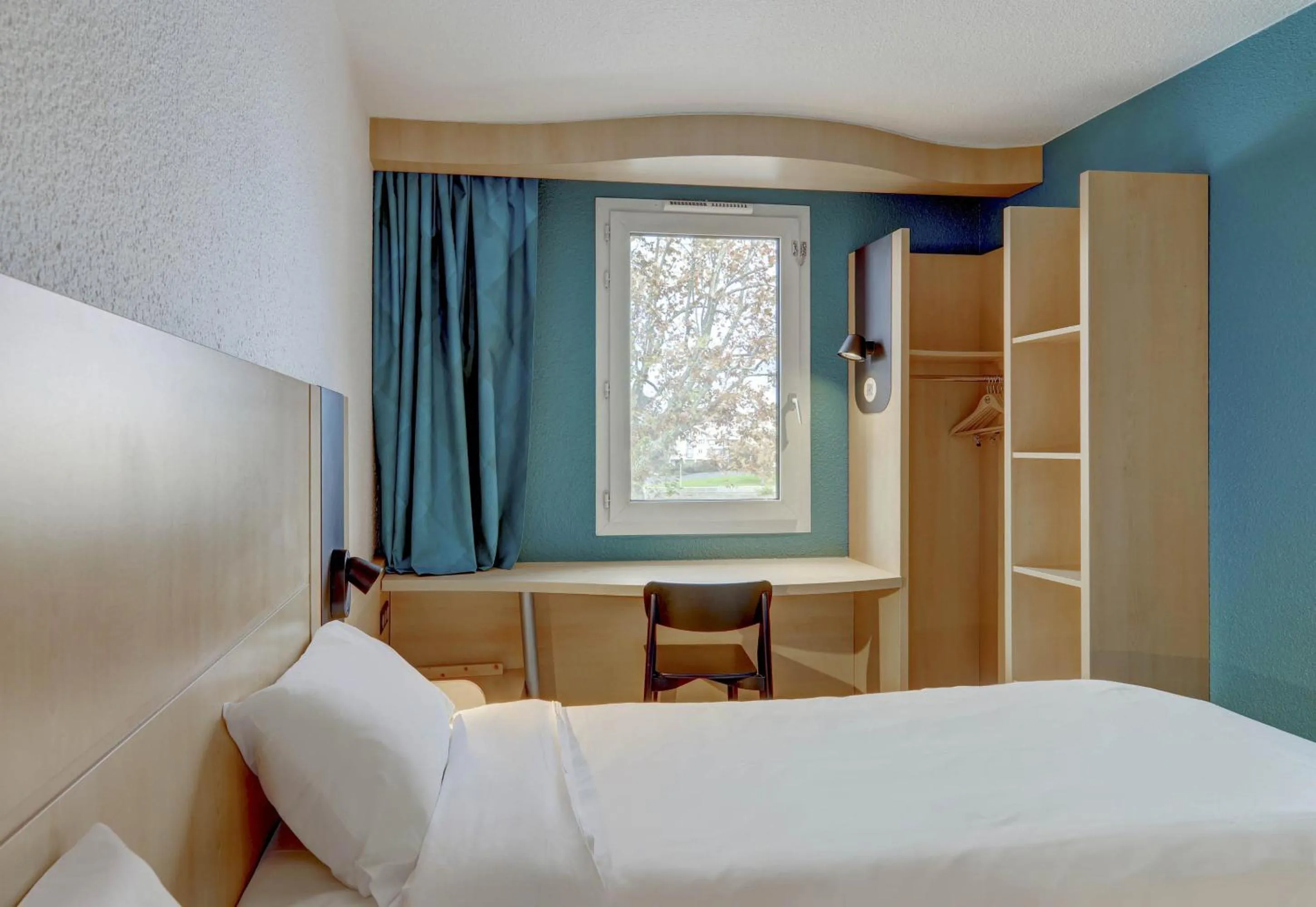 Bedroom, Bed in B&B HOTEL Montluçon Centre