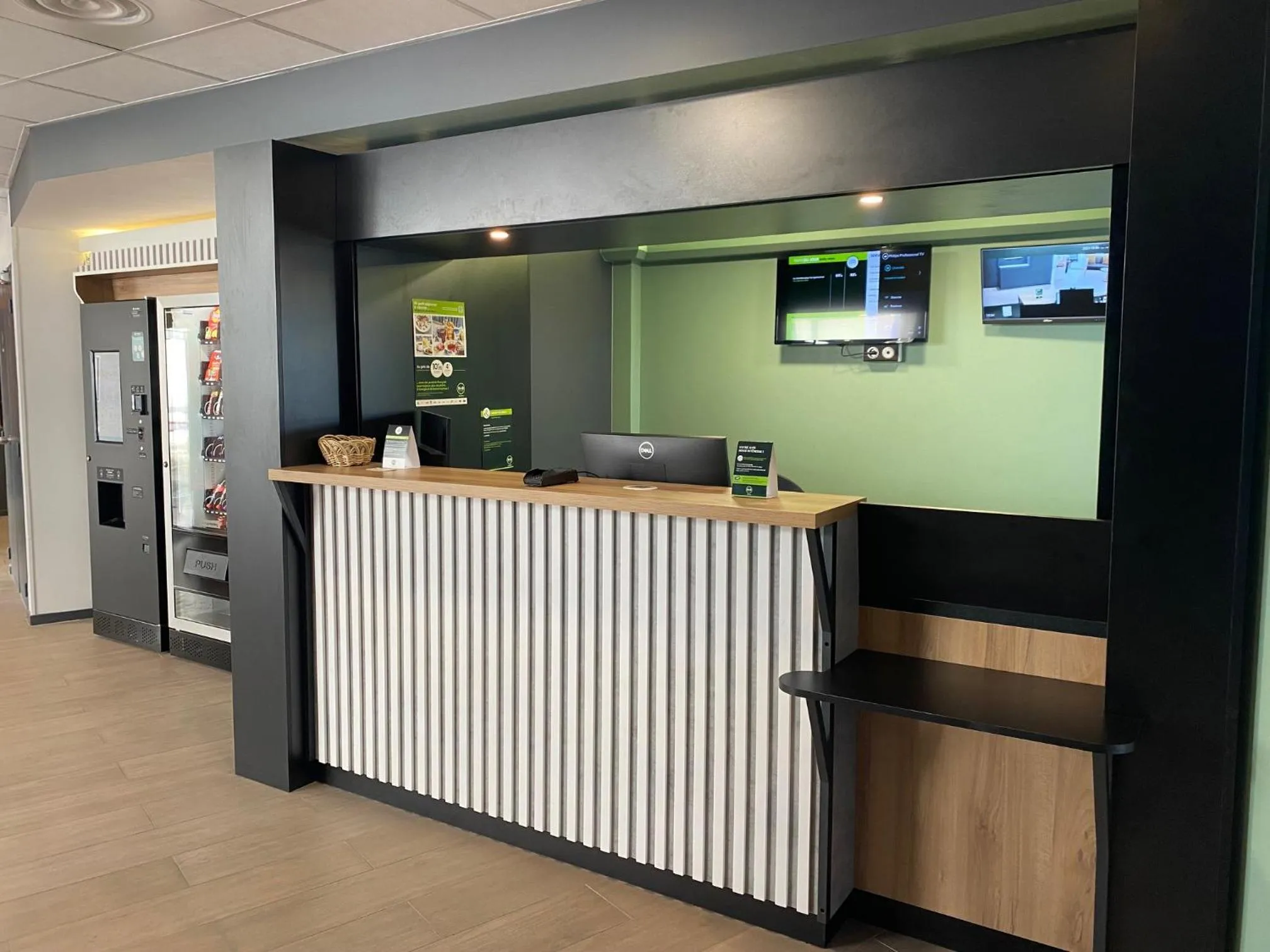 Lobby or reception in B&B HOTEL Montluçon Centre