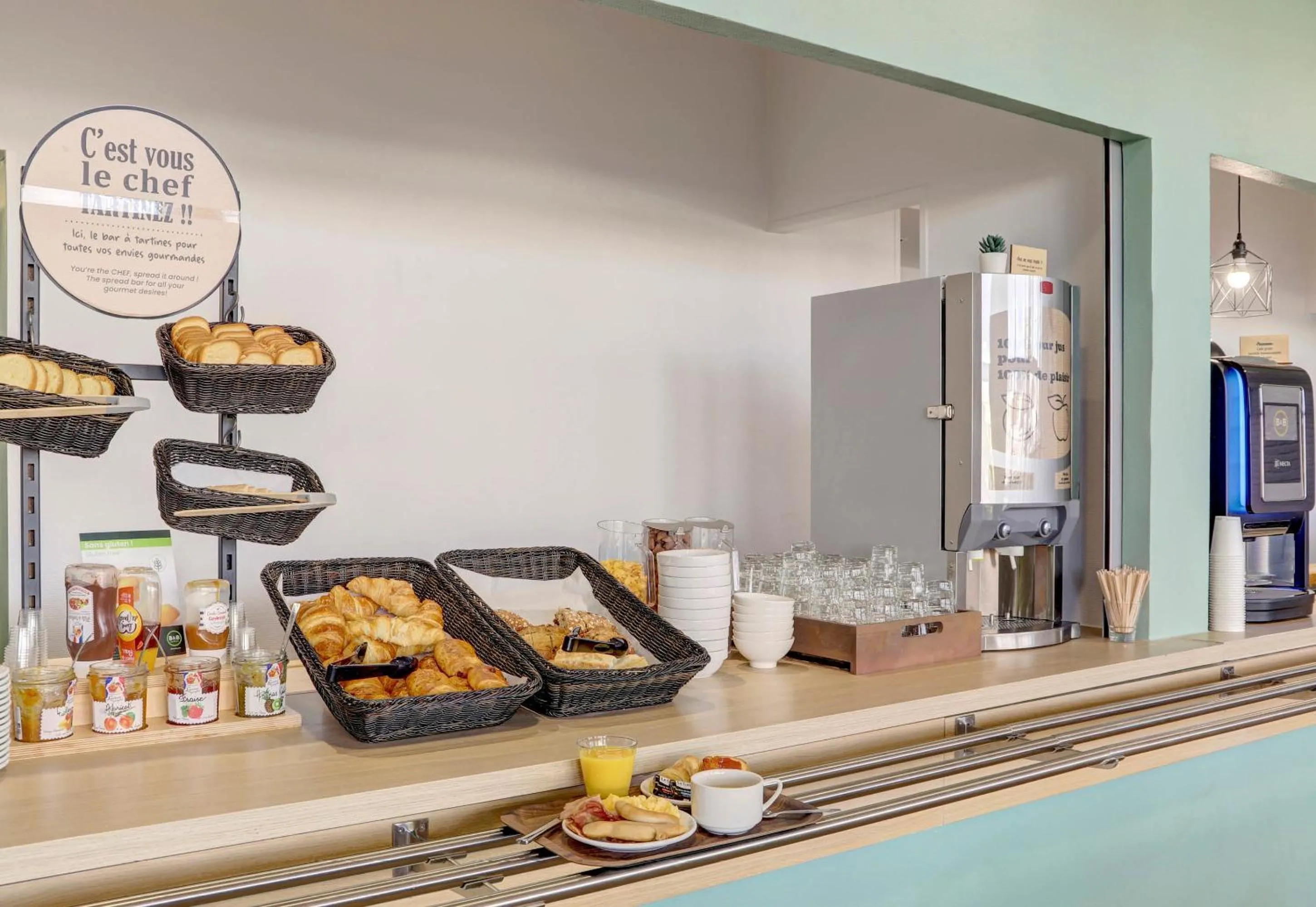 Buffet breakfast in B&B HOTEL Montluçon Centre