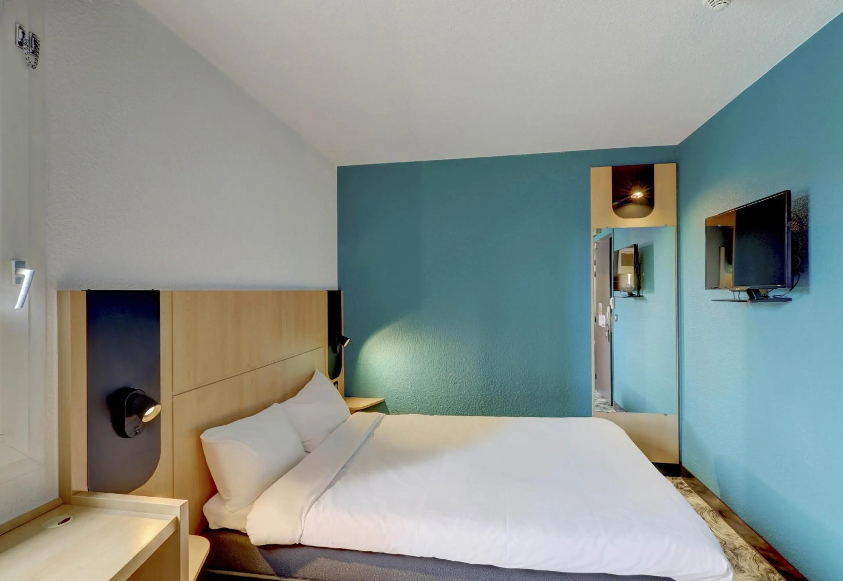 Bedroom, Bed in B&B HOTEL Montluçon Centre