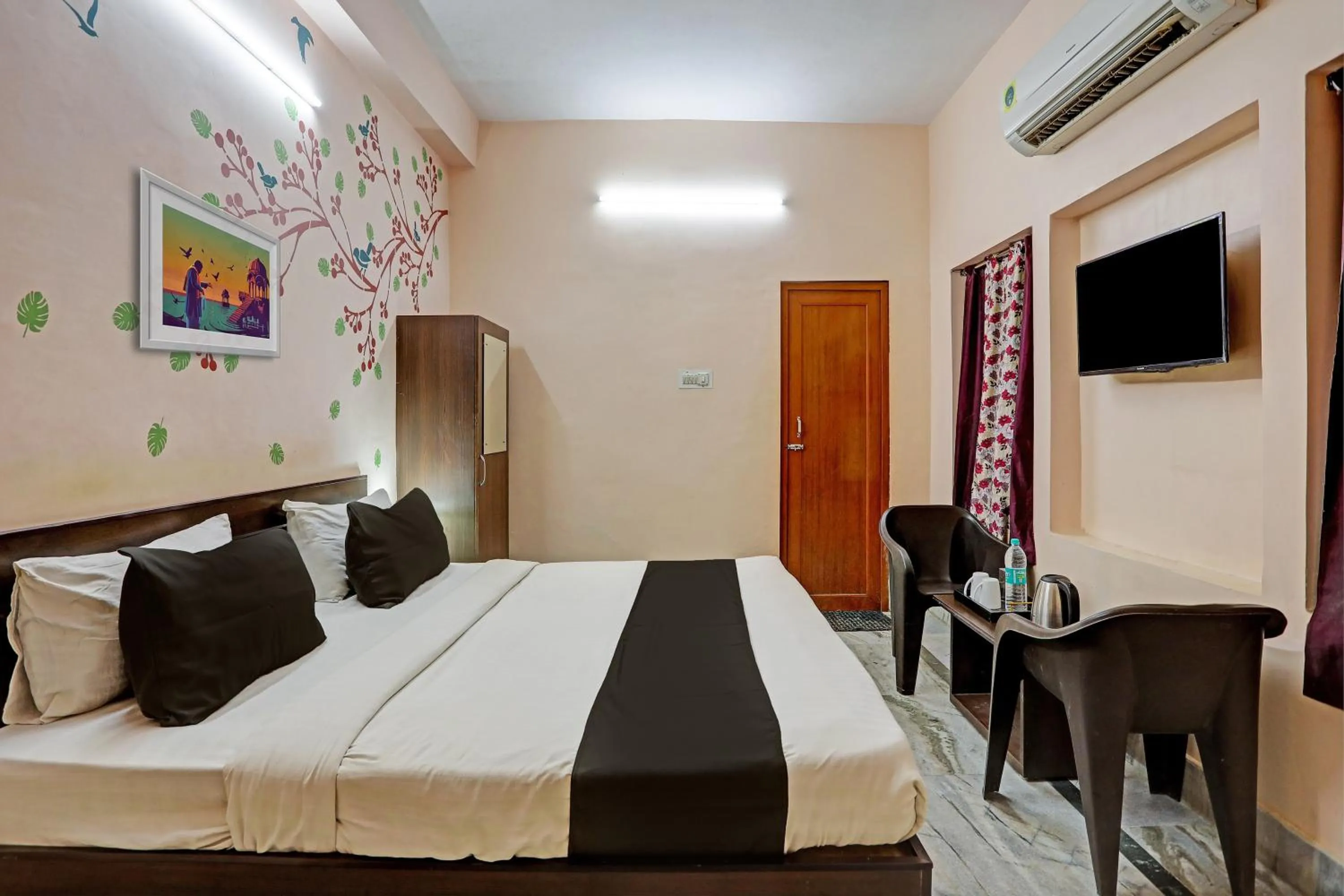 Bedroom, Bed in Hotel O Aarshi Palace