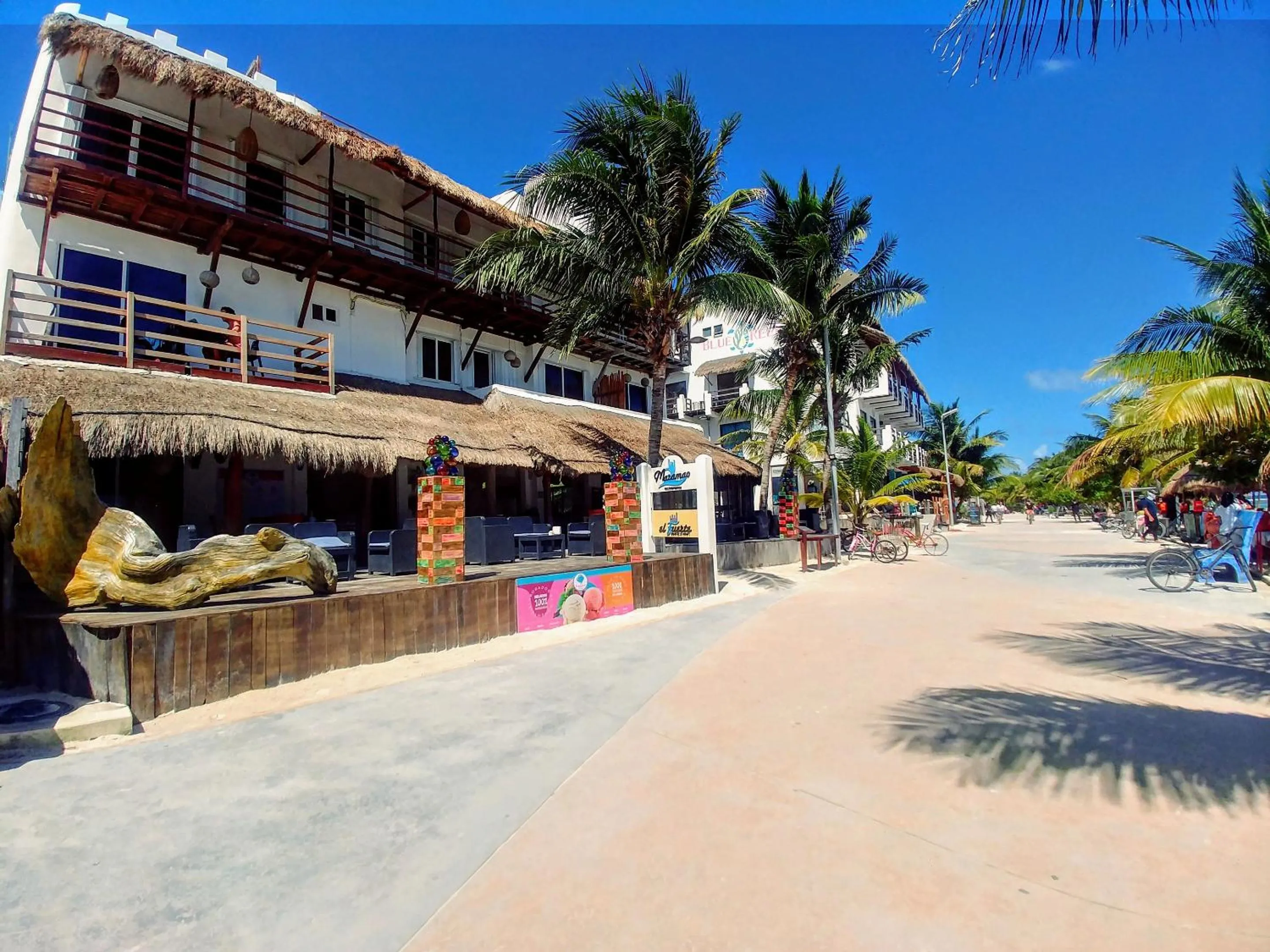 Facade/entrance in El Fuerte Beach Apartments