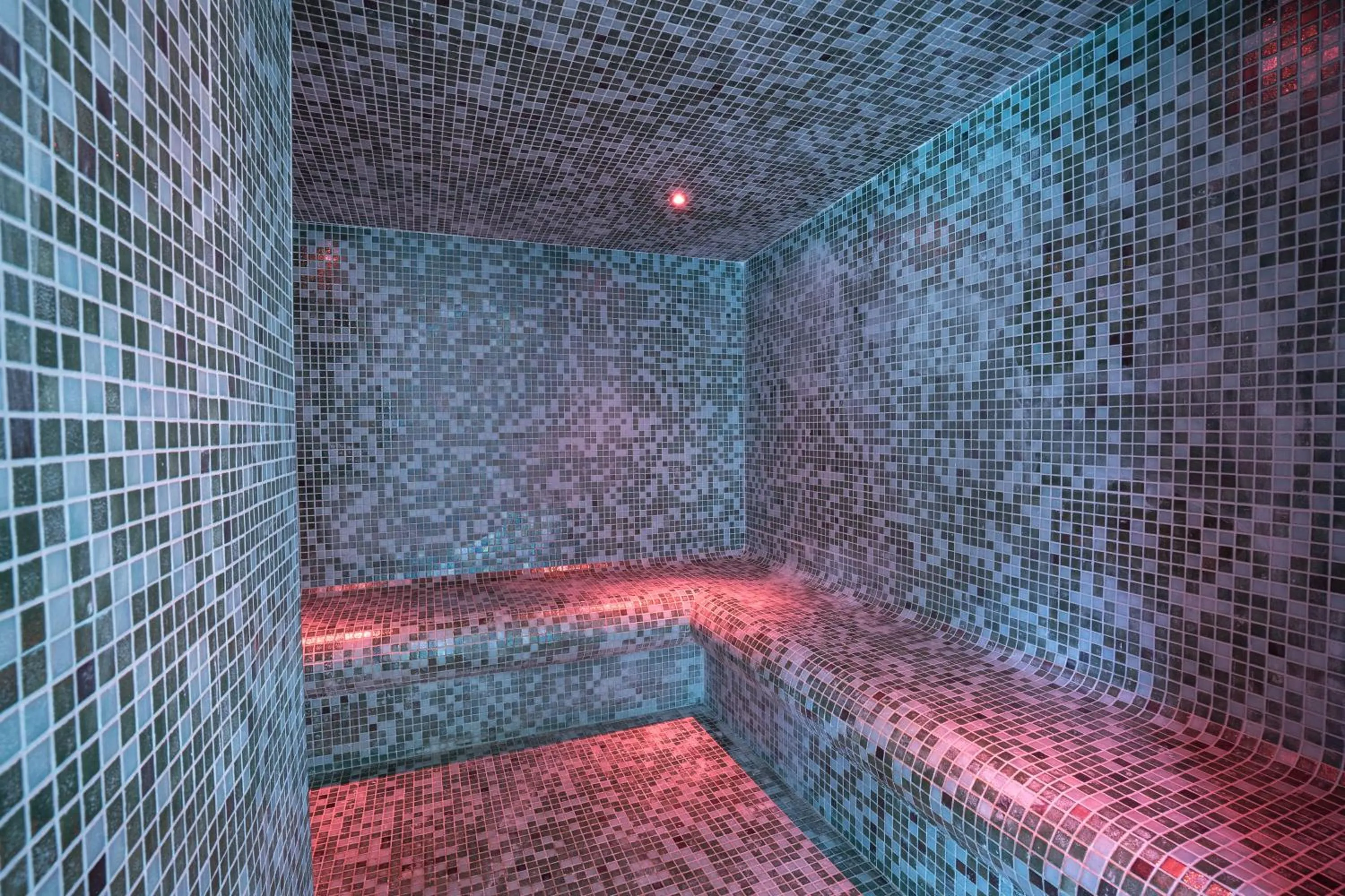 Spa and wellness centre/facilities in PoMo Hôtel & Restaurant