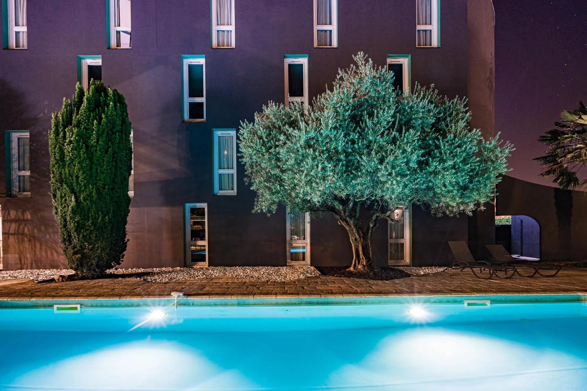 Swimming pool in PoMo Hôtel & Restaurant