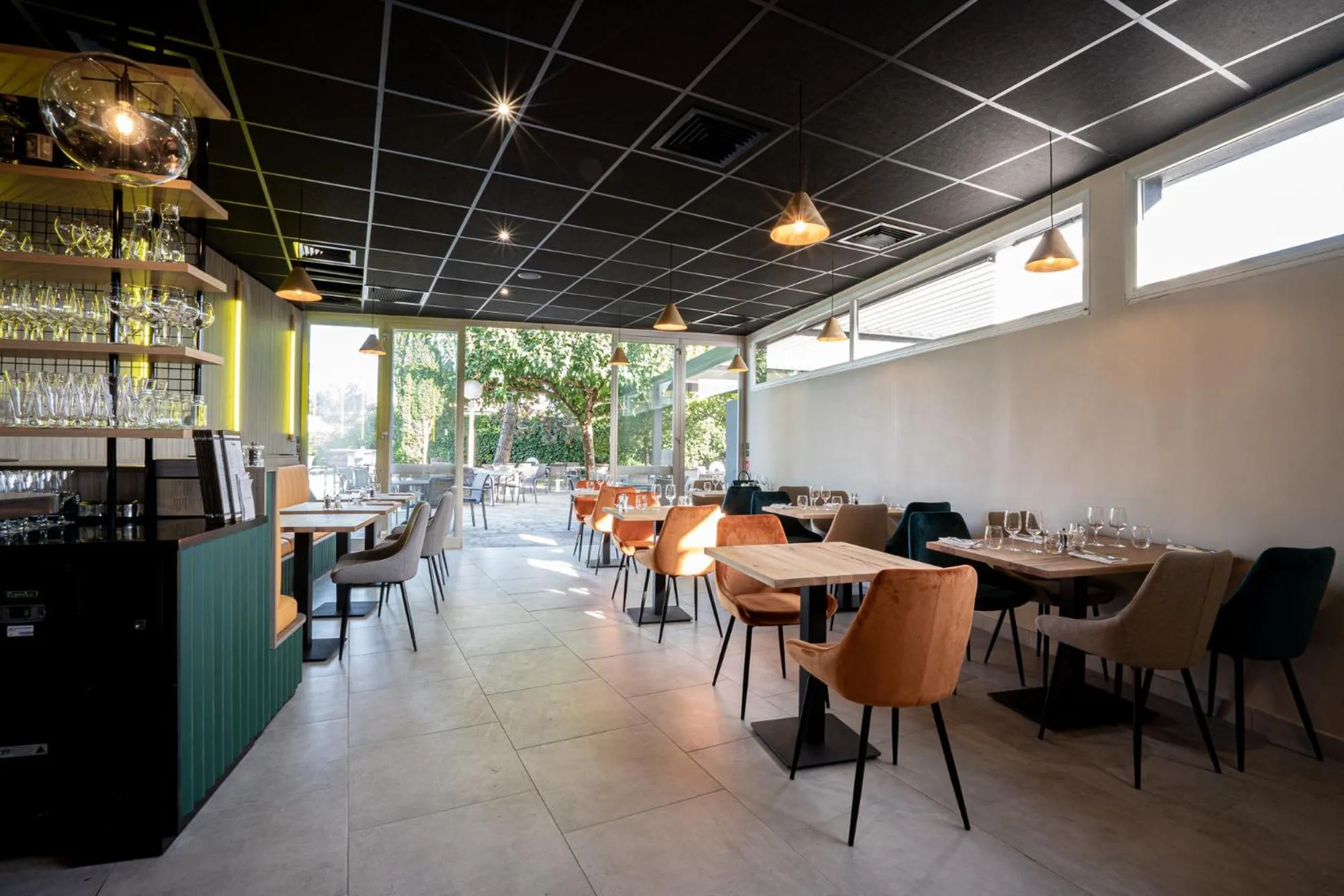 Restaurant/places to eat in PoMo Hôtel & Restaurant