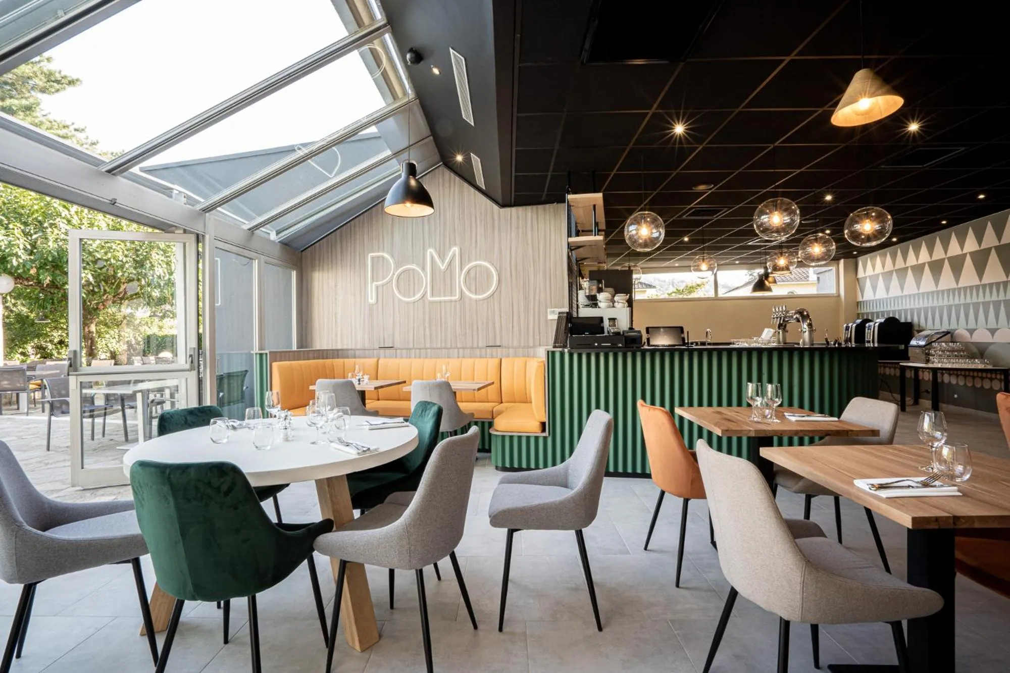 Restaurant/places to eat in PoMo Hôtel & Restaurant