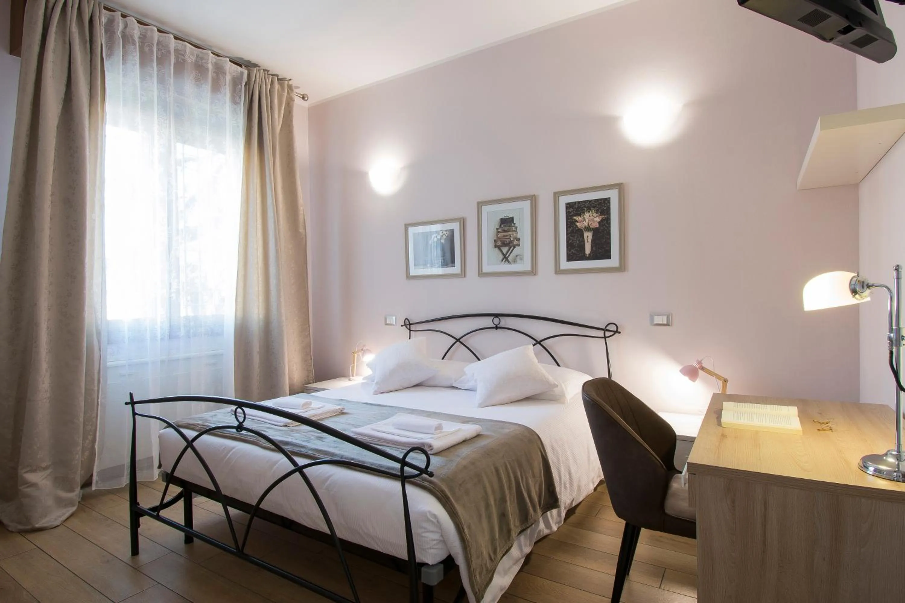 Photo of the whole room, Bed in Il Mughetto