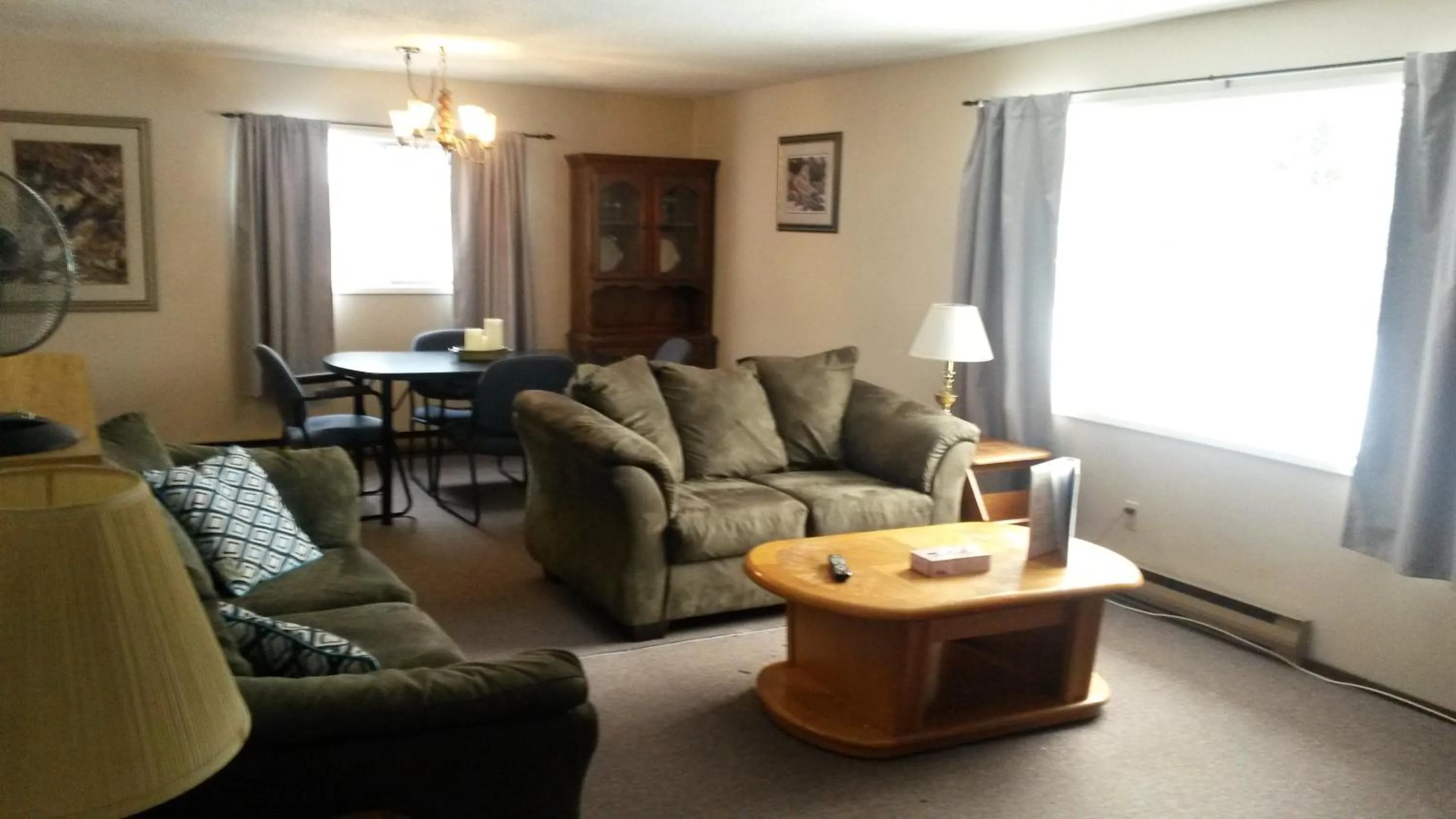 Living room in Lakeside Motel