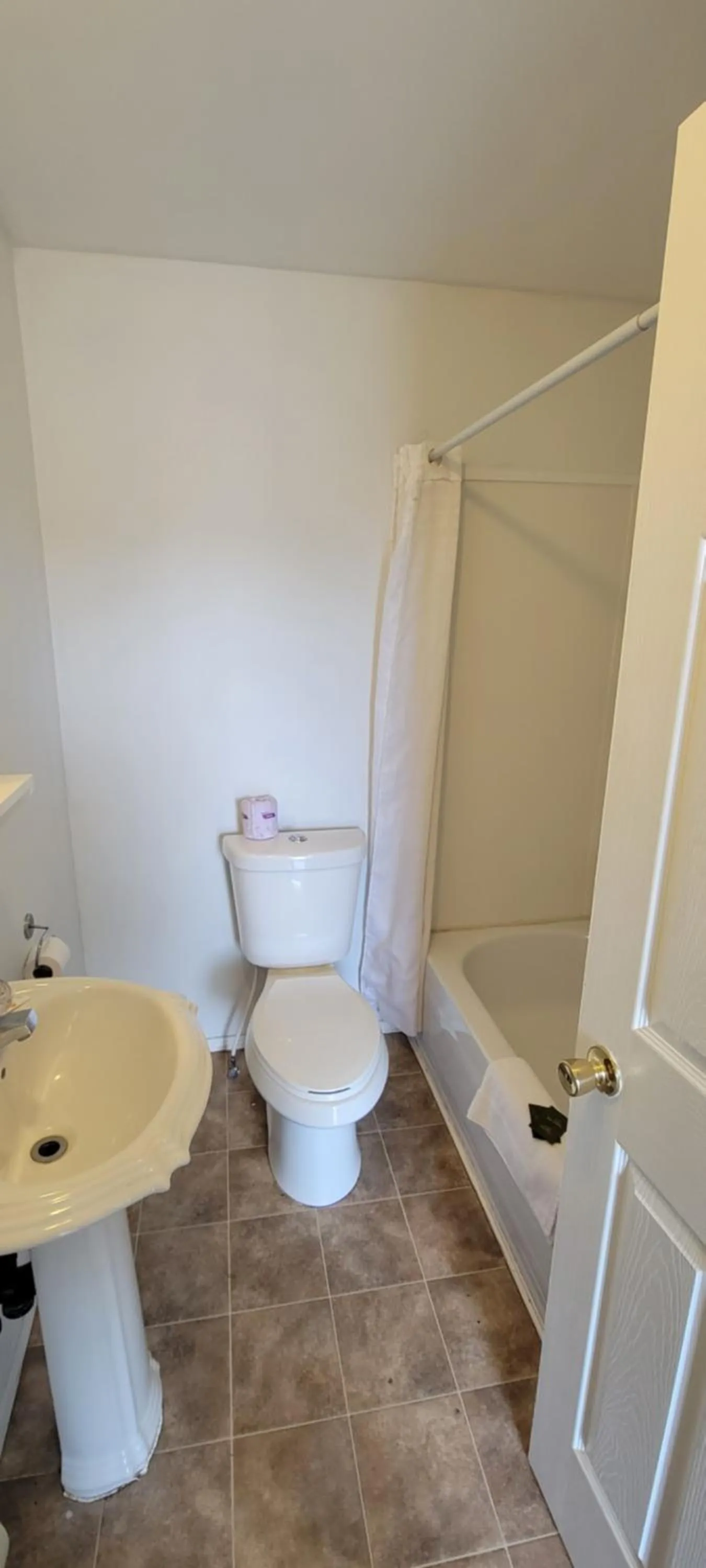 Bathroom in North Shore Wayside Inn