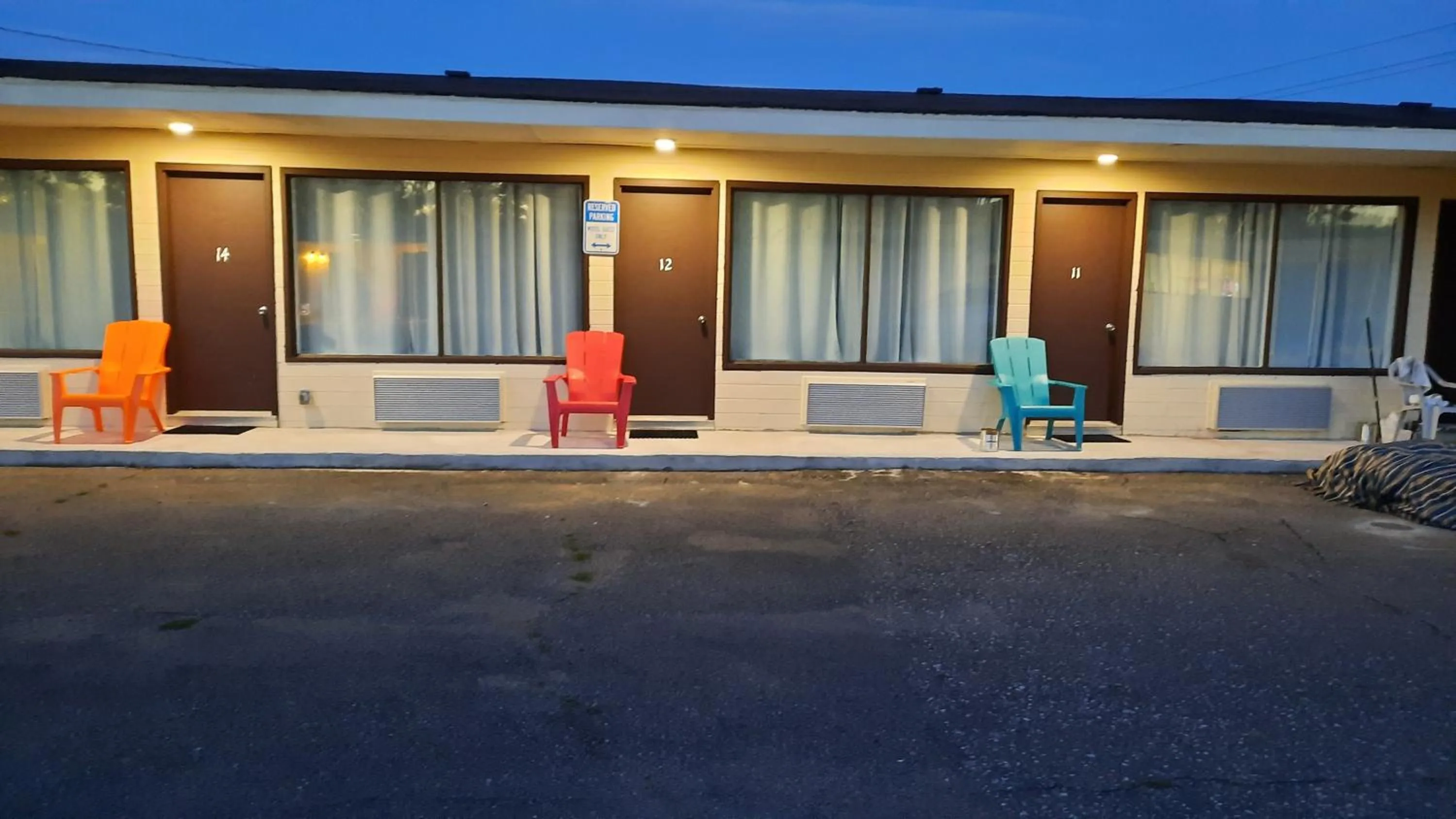 Property building in North Shore Wayside Inn