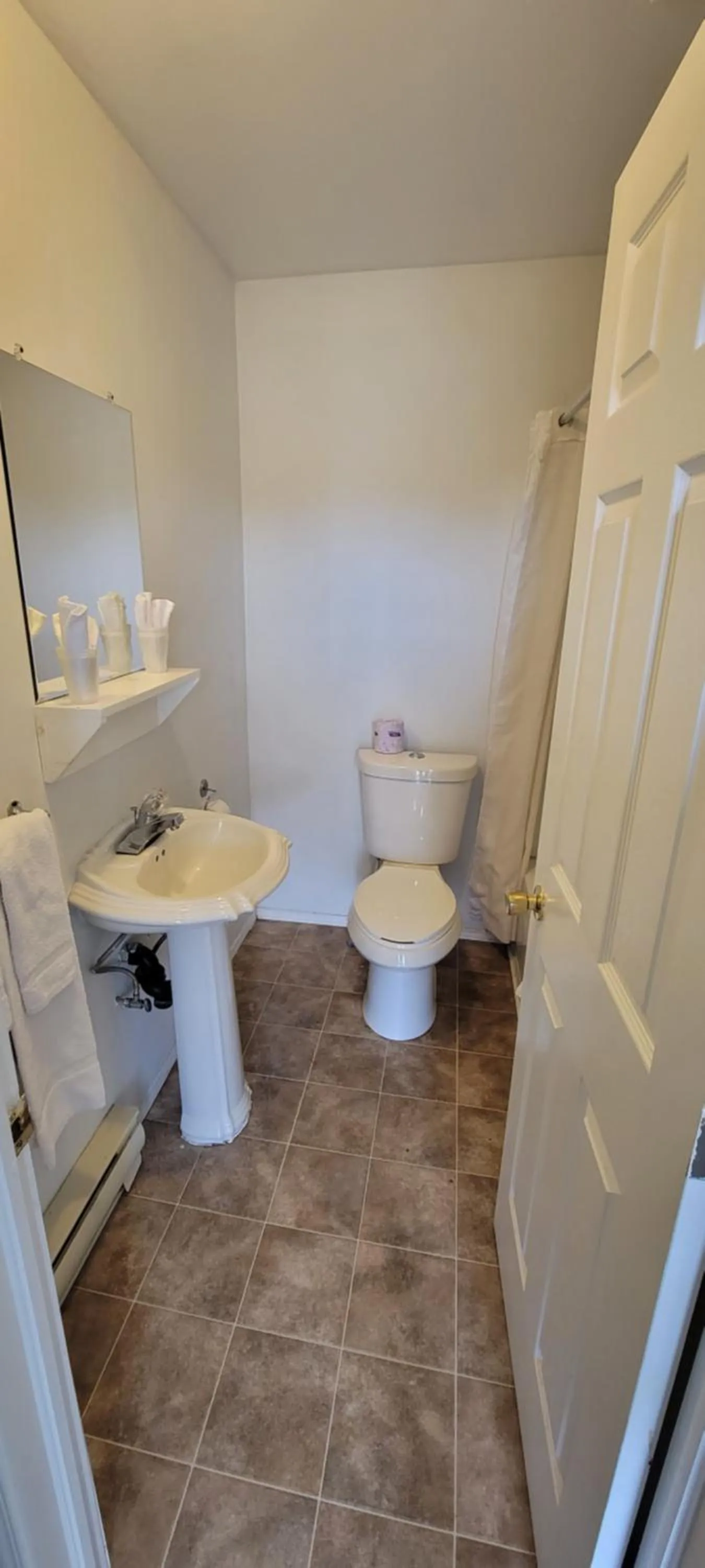 Bathroom in North Shore Wayside Inn