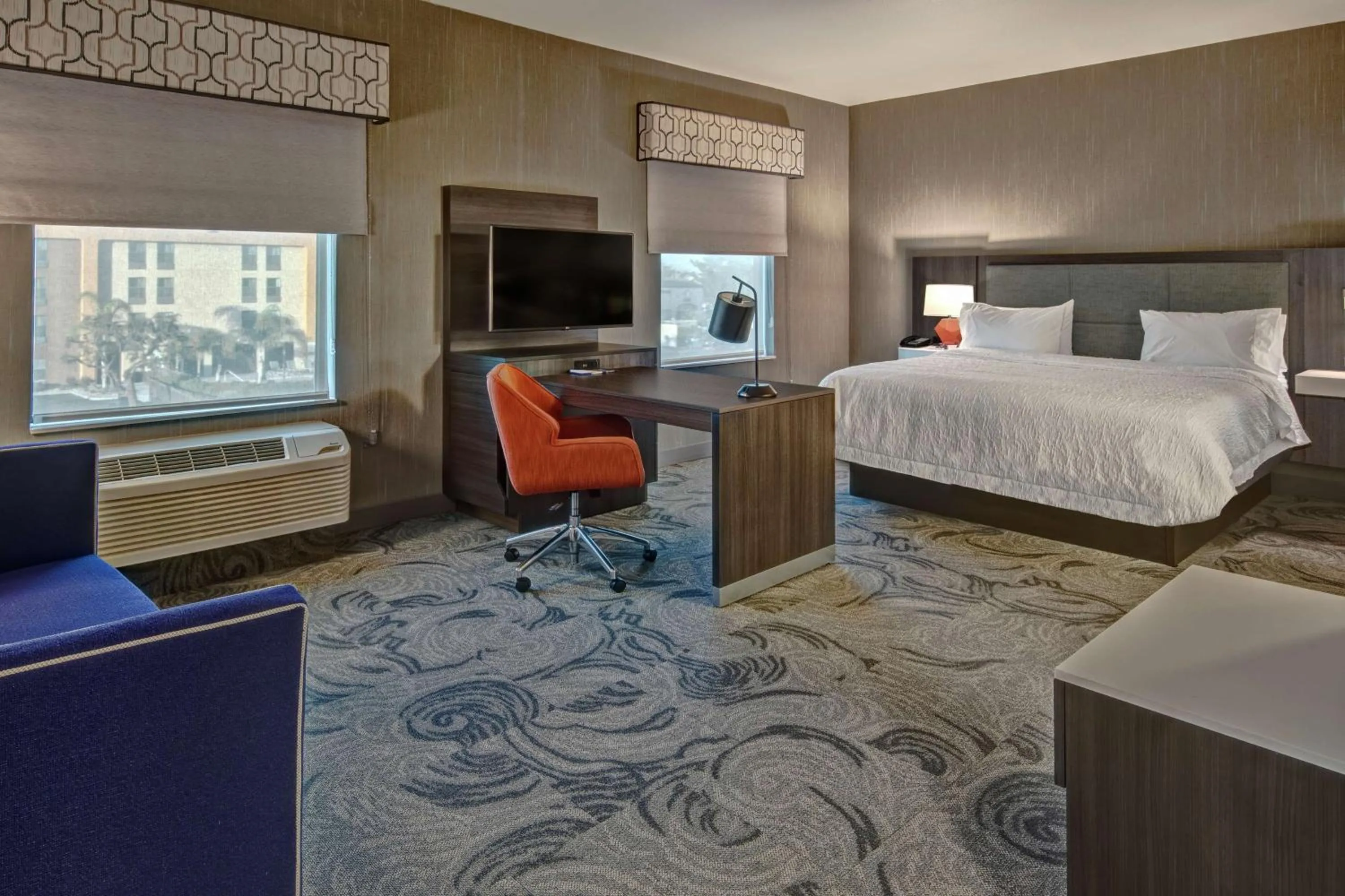 Bedroom, Bed in Hampton Inn Fresno Airport