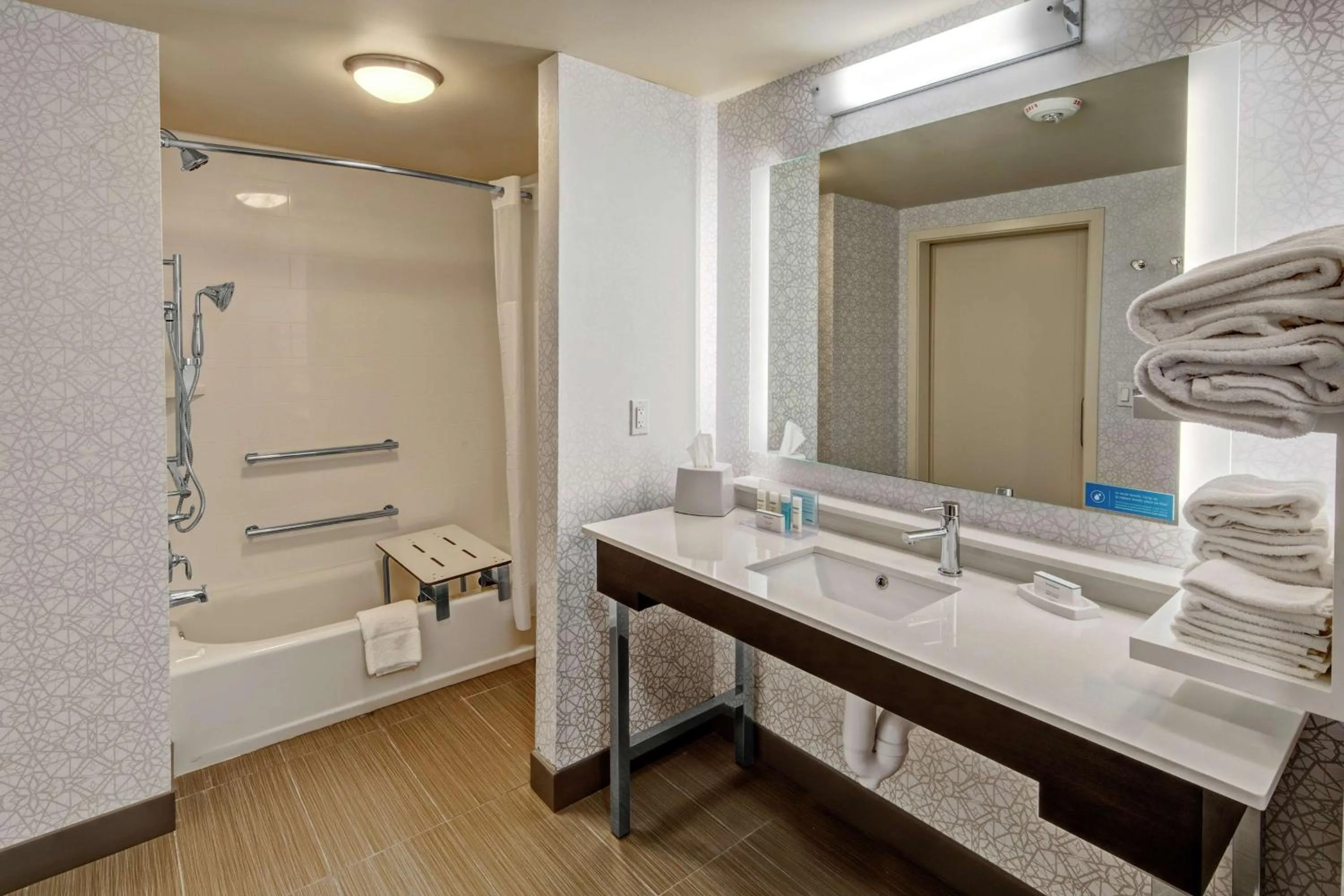 Bathroom in Hampton Inn Fresno Airport