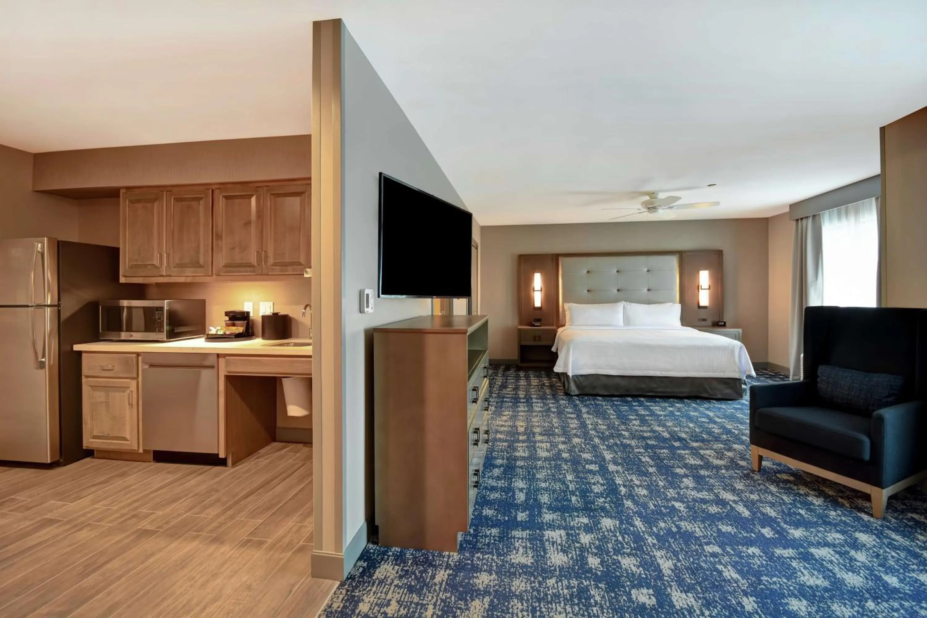 Bedroom, Bed in Homewood Suites By Hilton Orange New Haven
