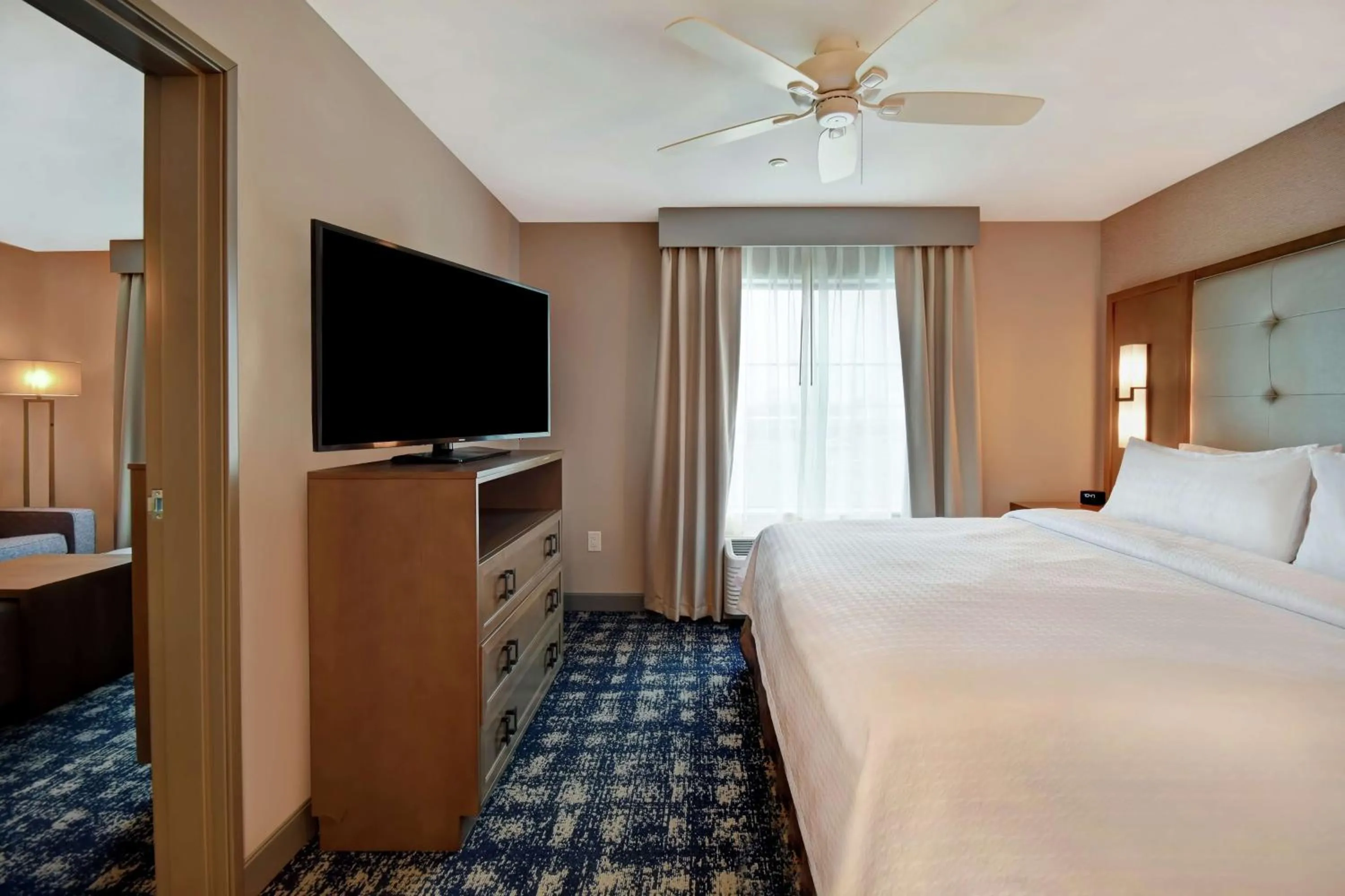 Bedroom, Bed in Homewood Suites By Hilton Orange New Haven