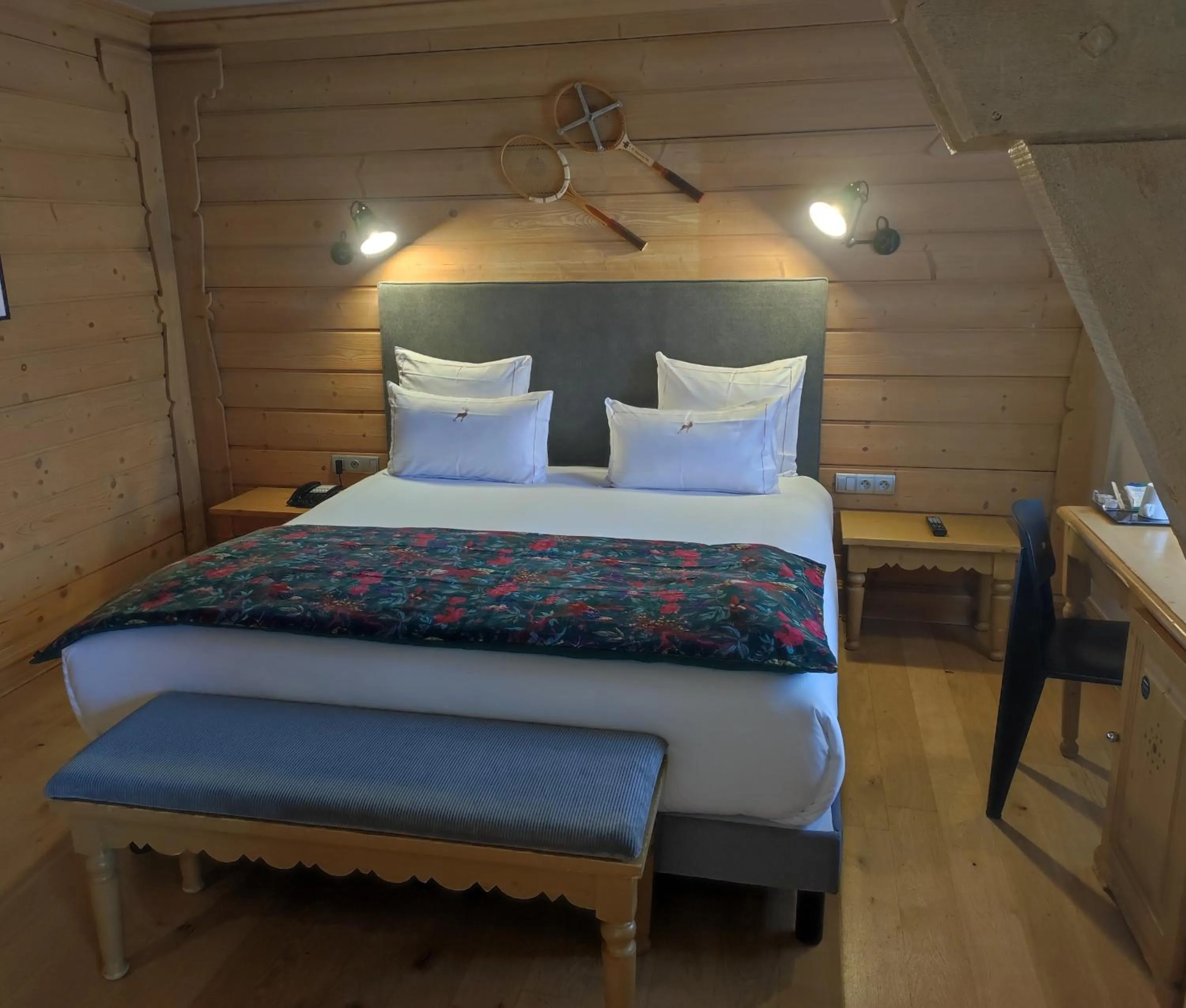 Bed in Hôtel Restaurant Spa Les Jardins De Sophie