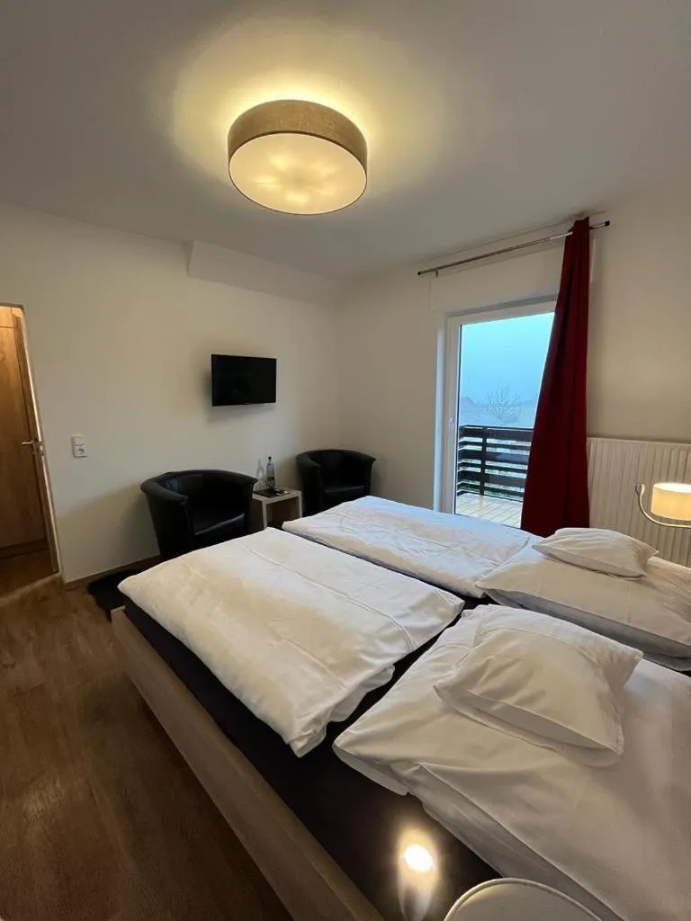 Photo of the whole room, Bed in Hotel Clemens