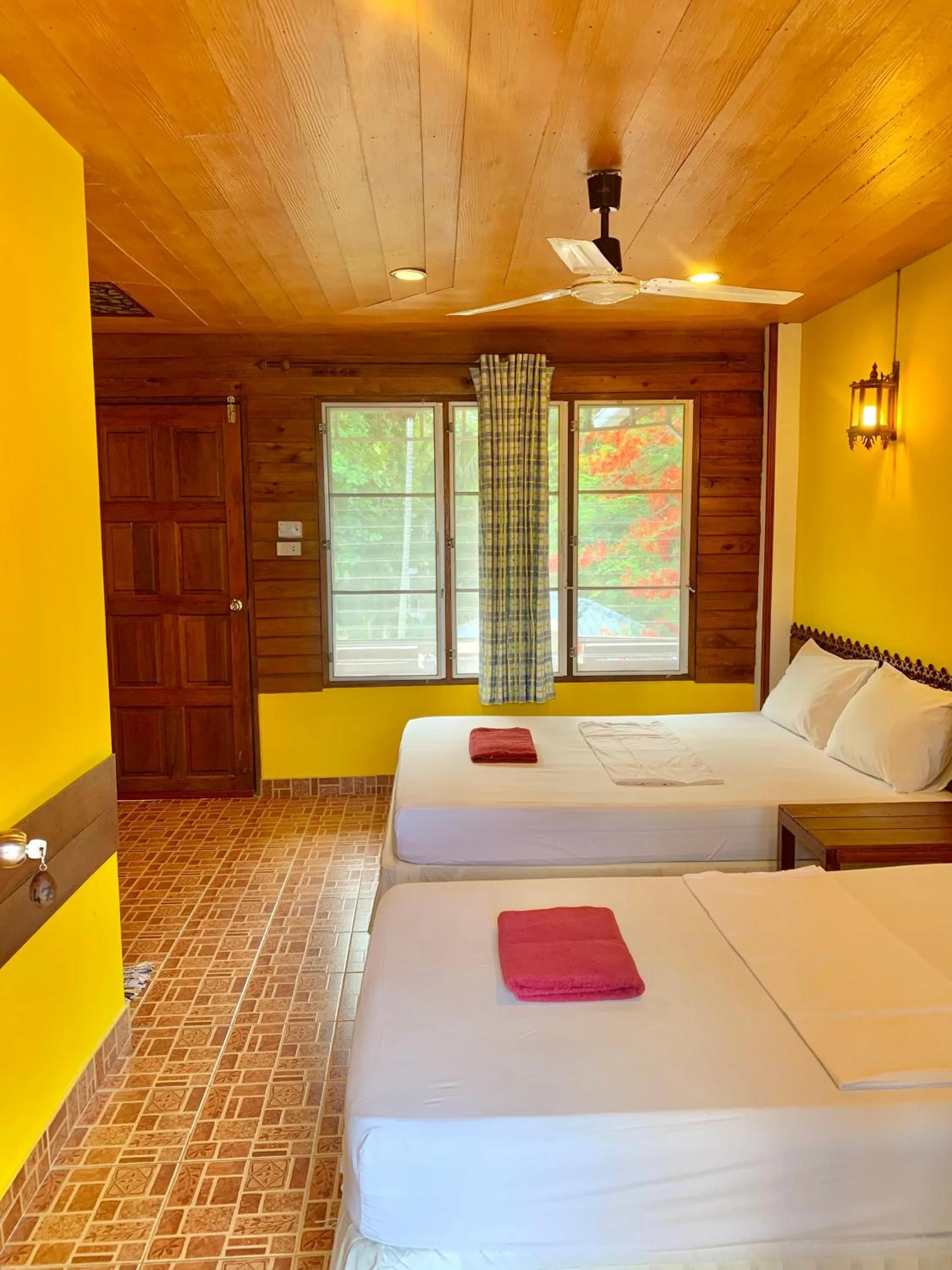 Bed in Koh Tao Tropicana Resort