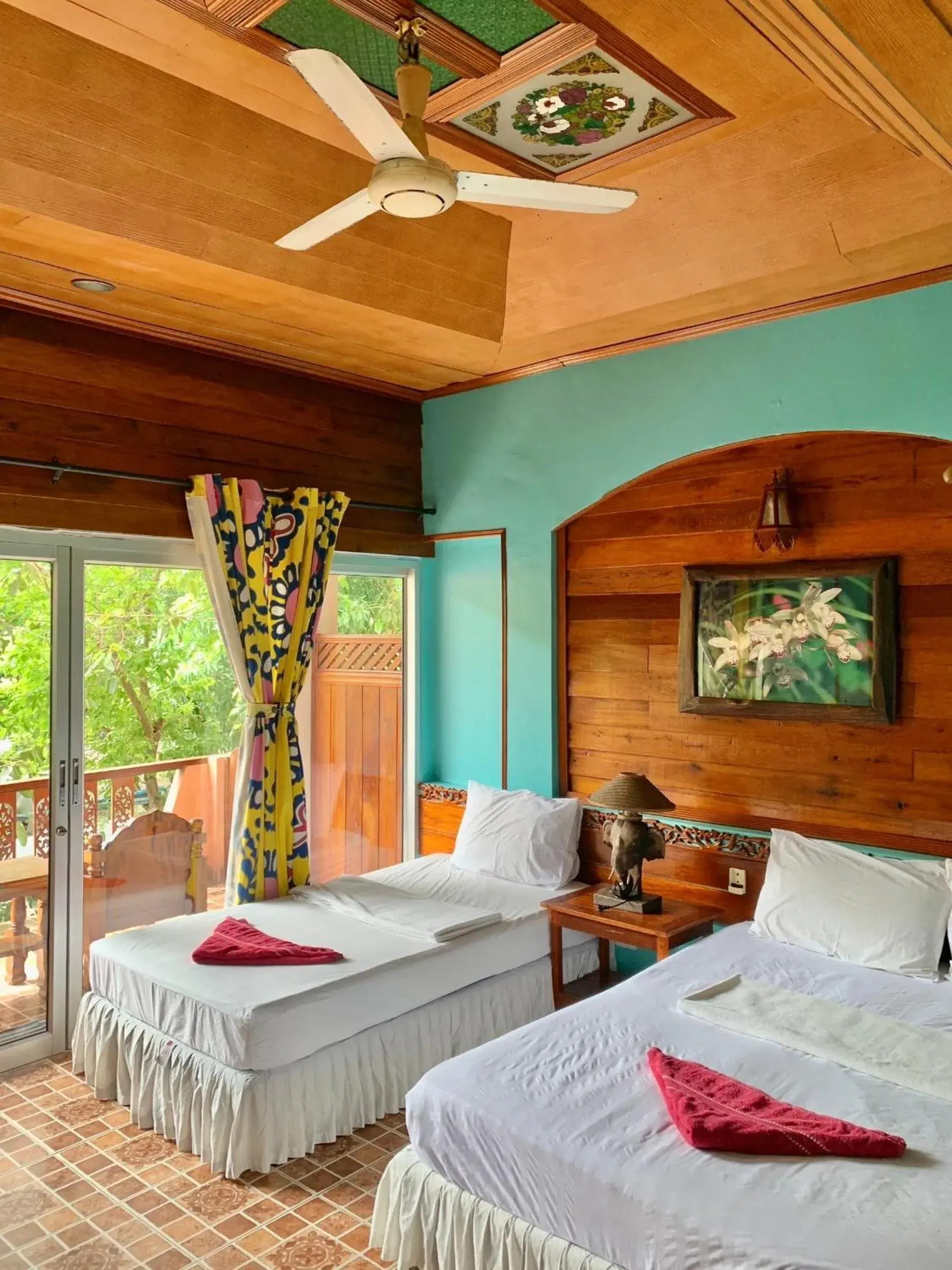 Deluxe Double or Twin Room with Fan in Koh Tao Tropicana Resort Deluxe Double or Twin Room with Fan in Koh Tao Tropicana Resort