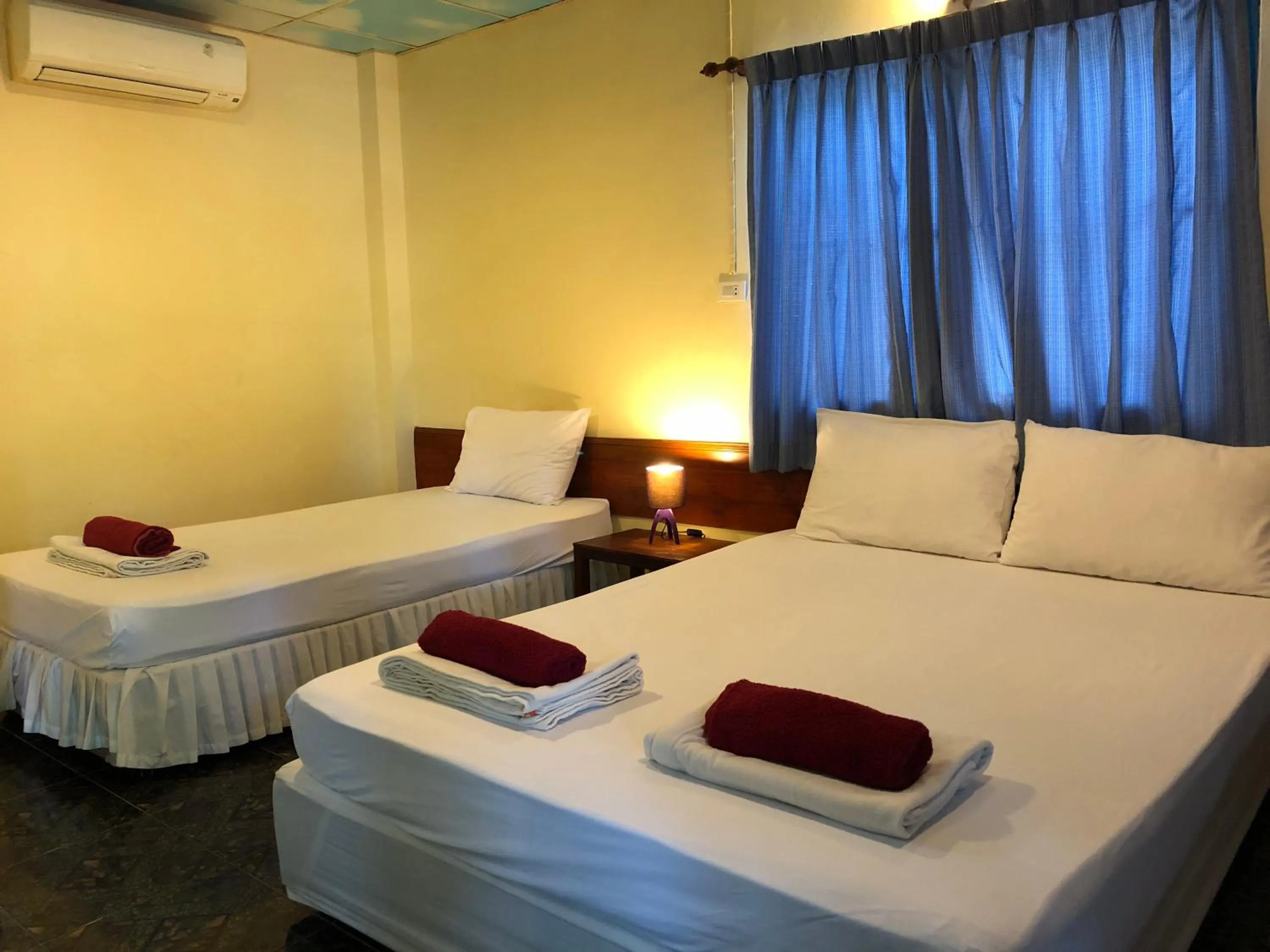 Bed in Koh Tao Tropicana Resort