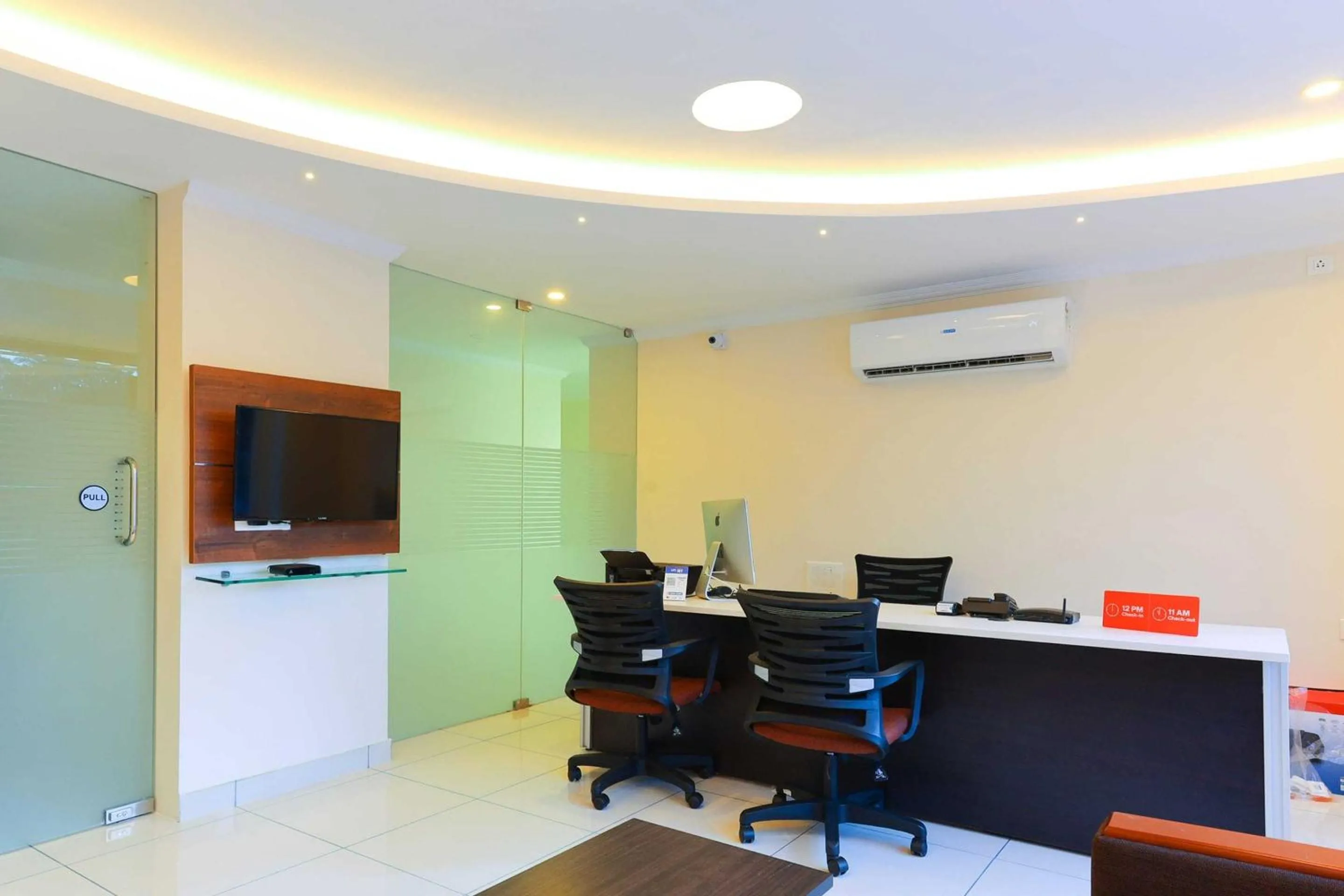 Lobby or reception in Collection O Companion Leisure Homes