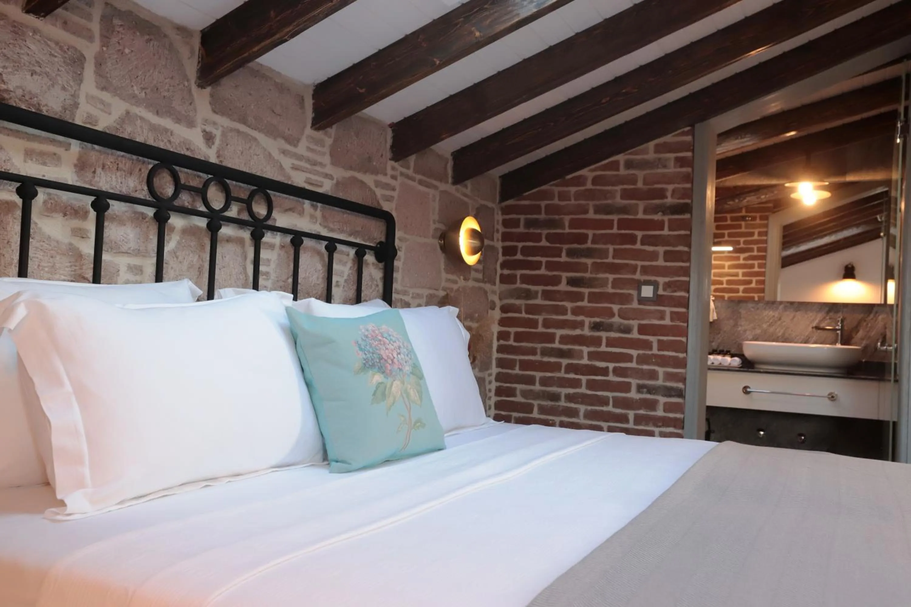 Bed in Sukha Cunda Otel