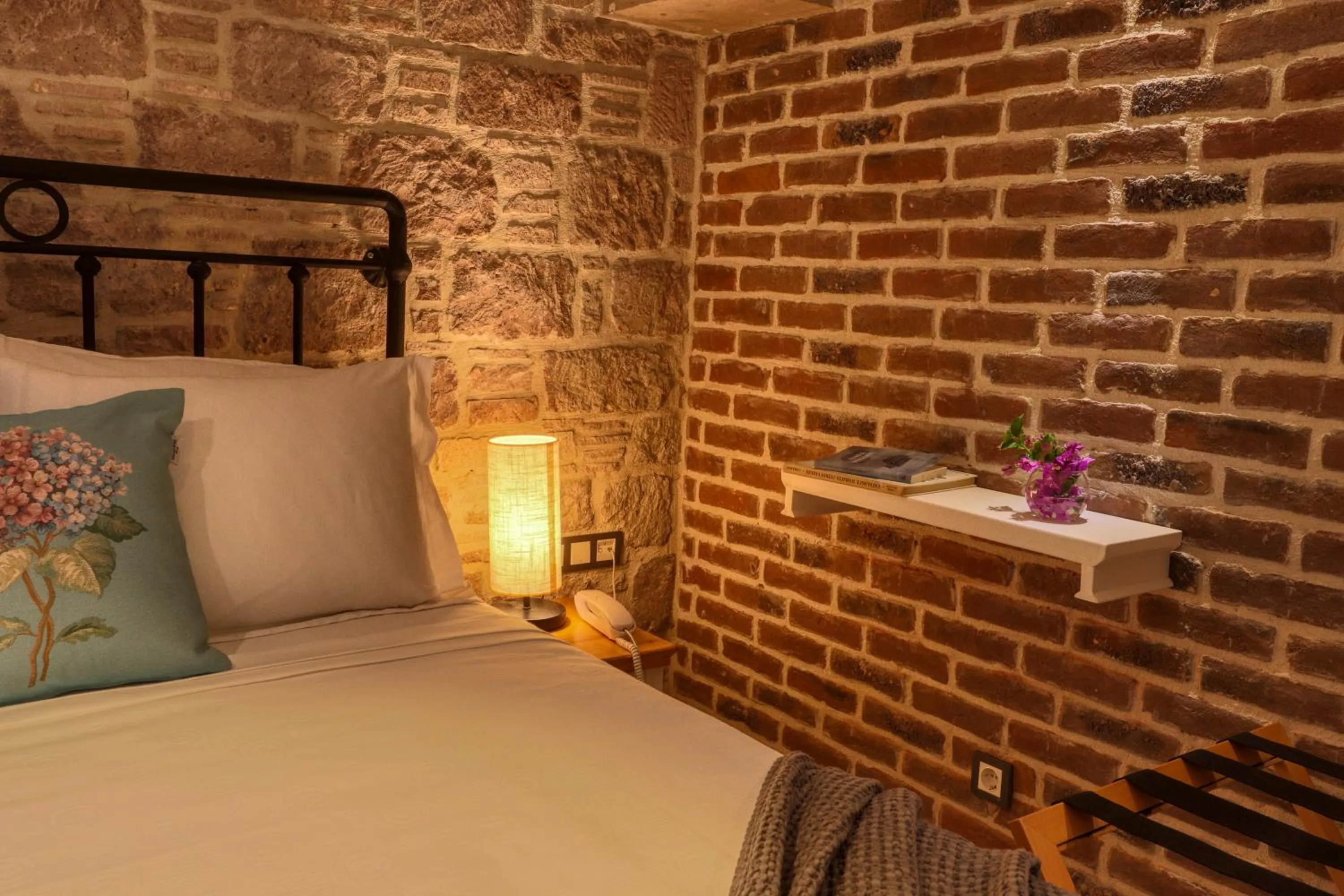 Bed in Sukha Cunda Otel