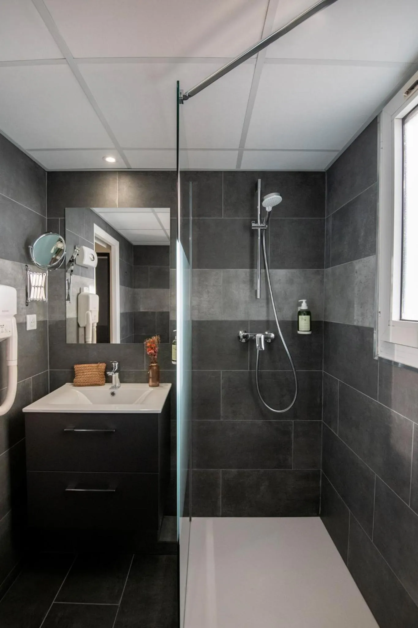 Shower in Hotel du Forum