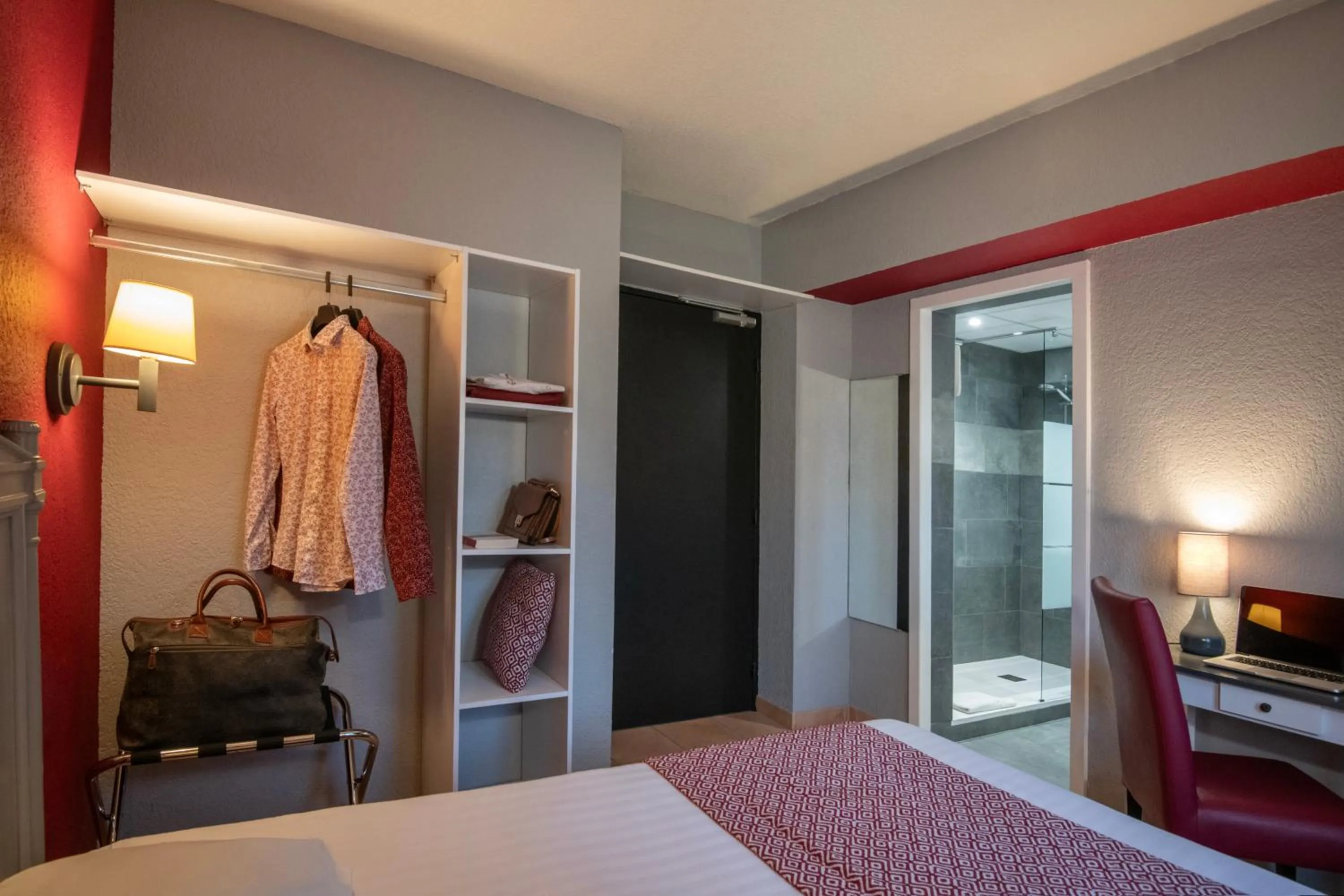 Photo of the whole room, Bed in Hotel du Forum