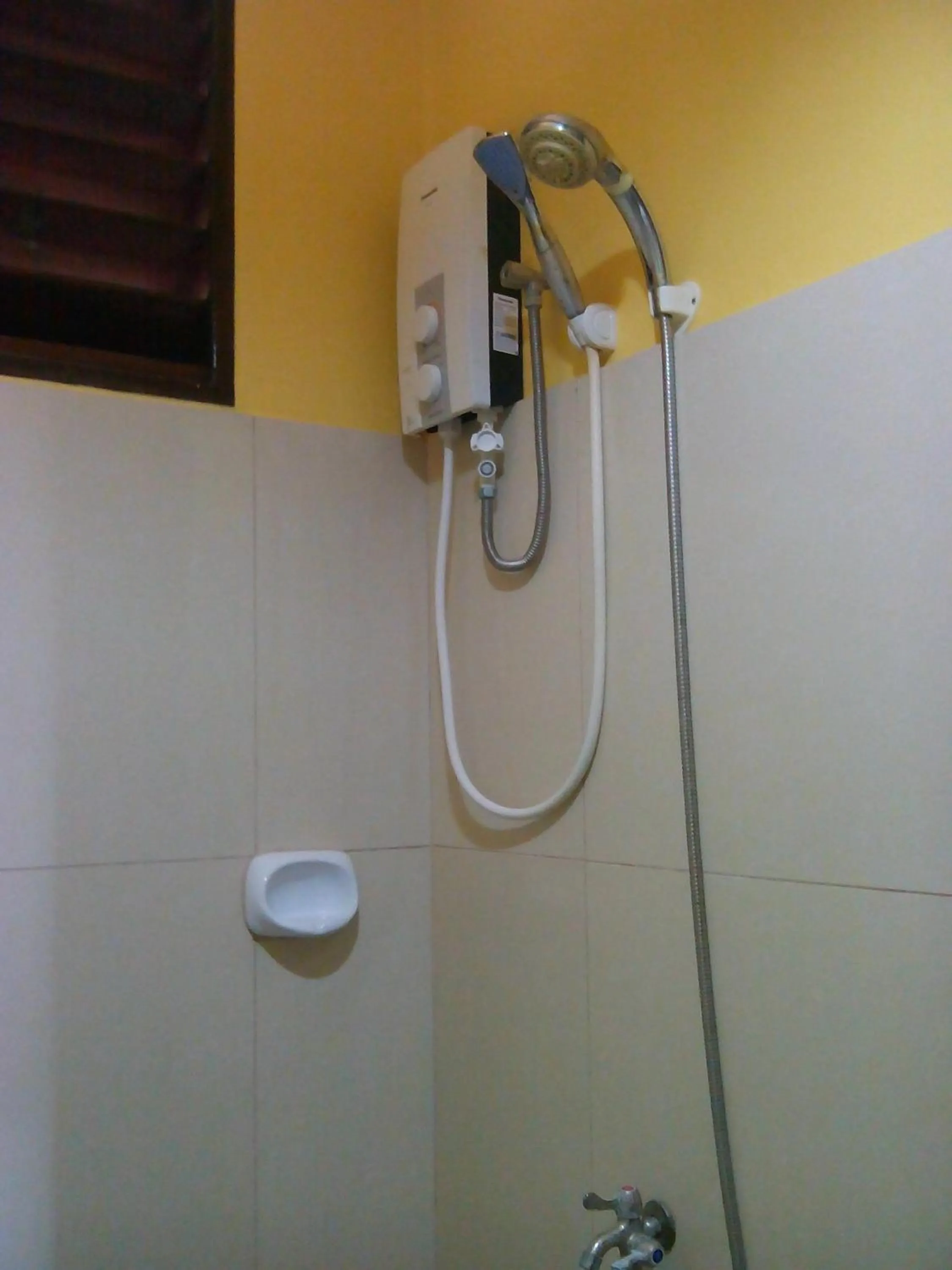 Shower in Eddie`s Beach Resort Siargao