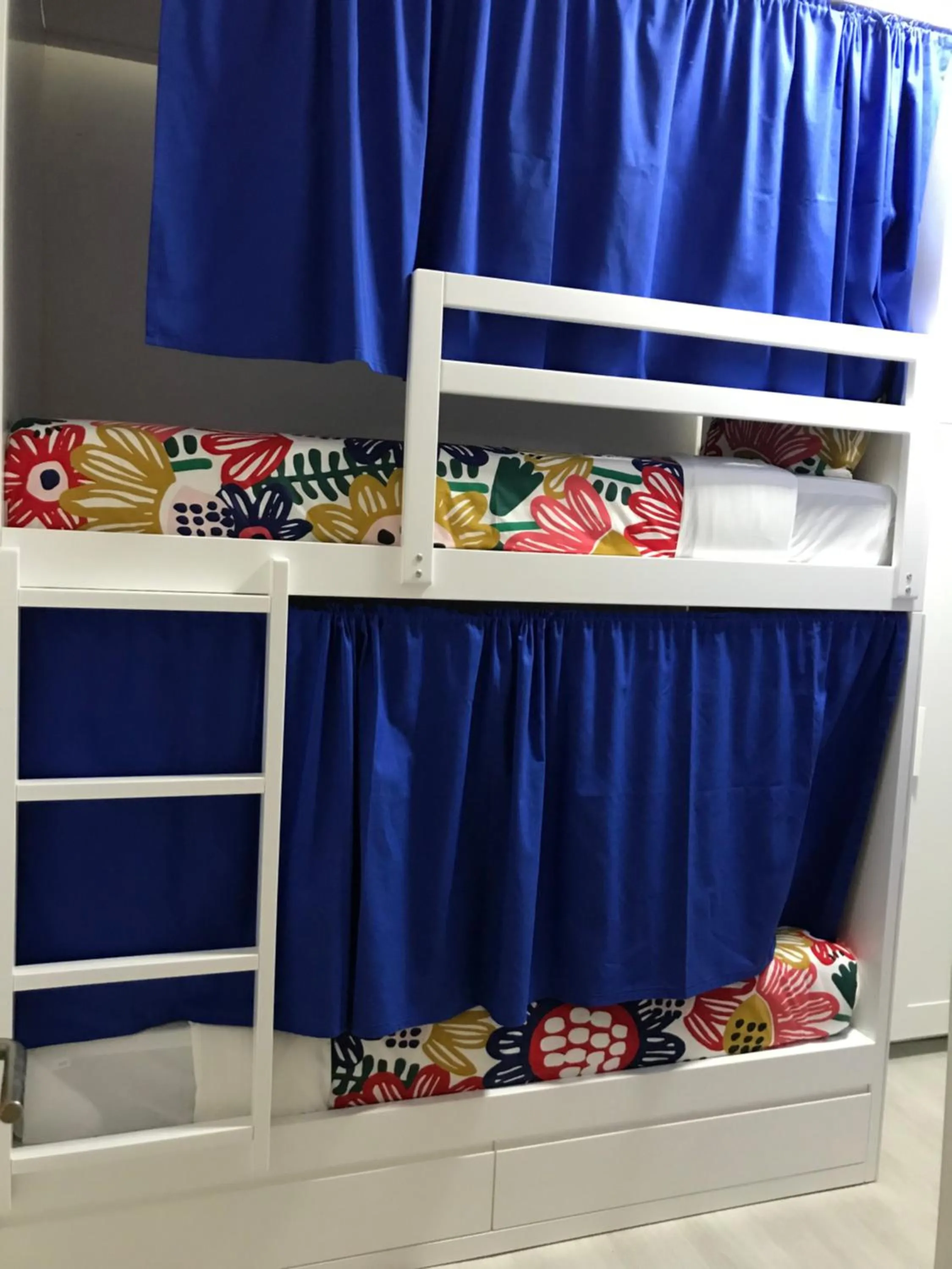 Bed in Charming episode