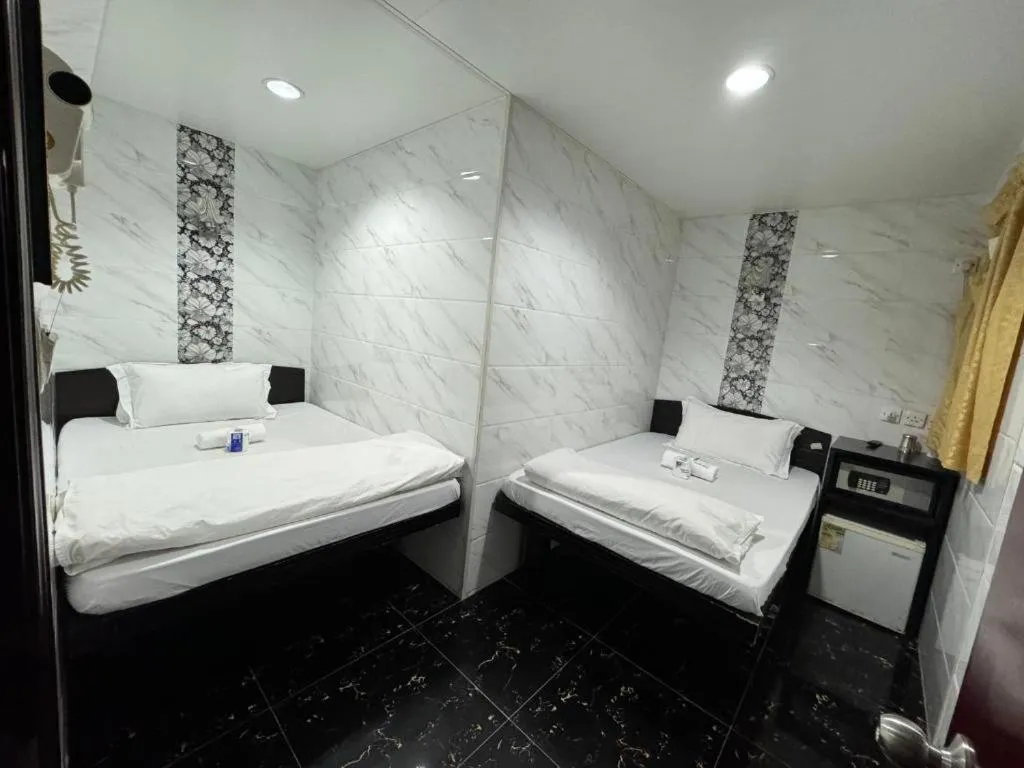 Bed in Pay-Less Guesthouse (7/F A9)