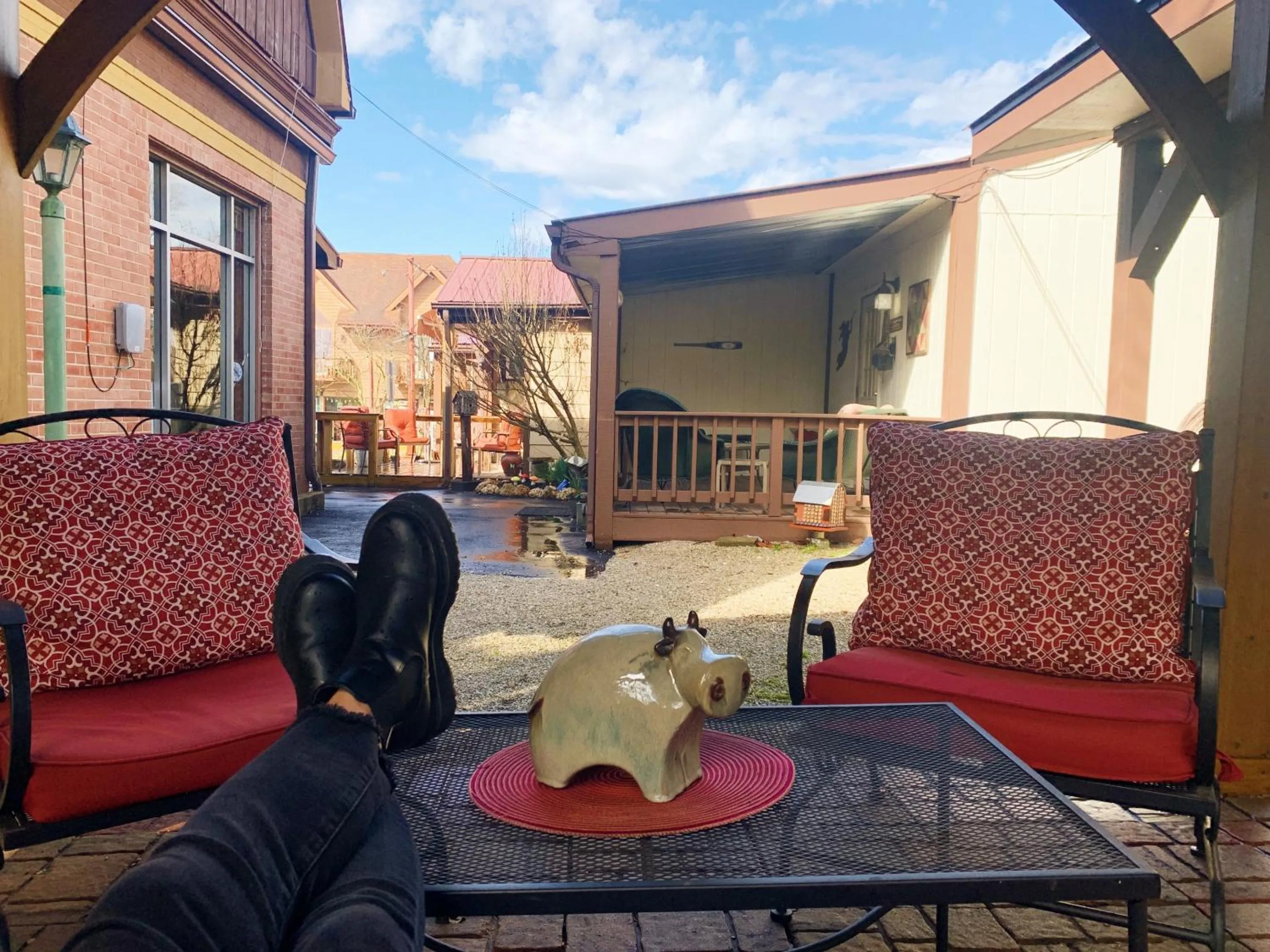 Patio in The Iris Garden Downtown Cottages and Suites