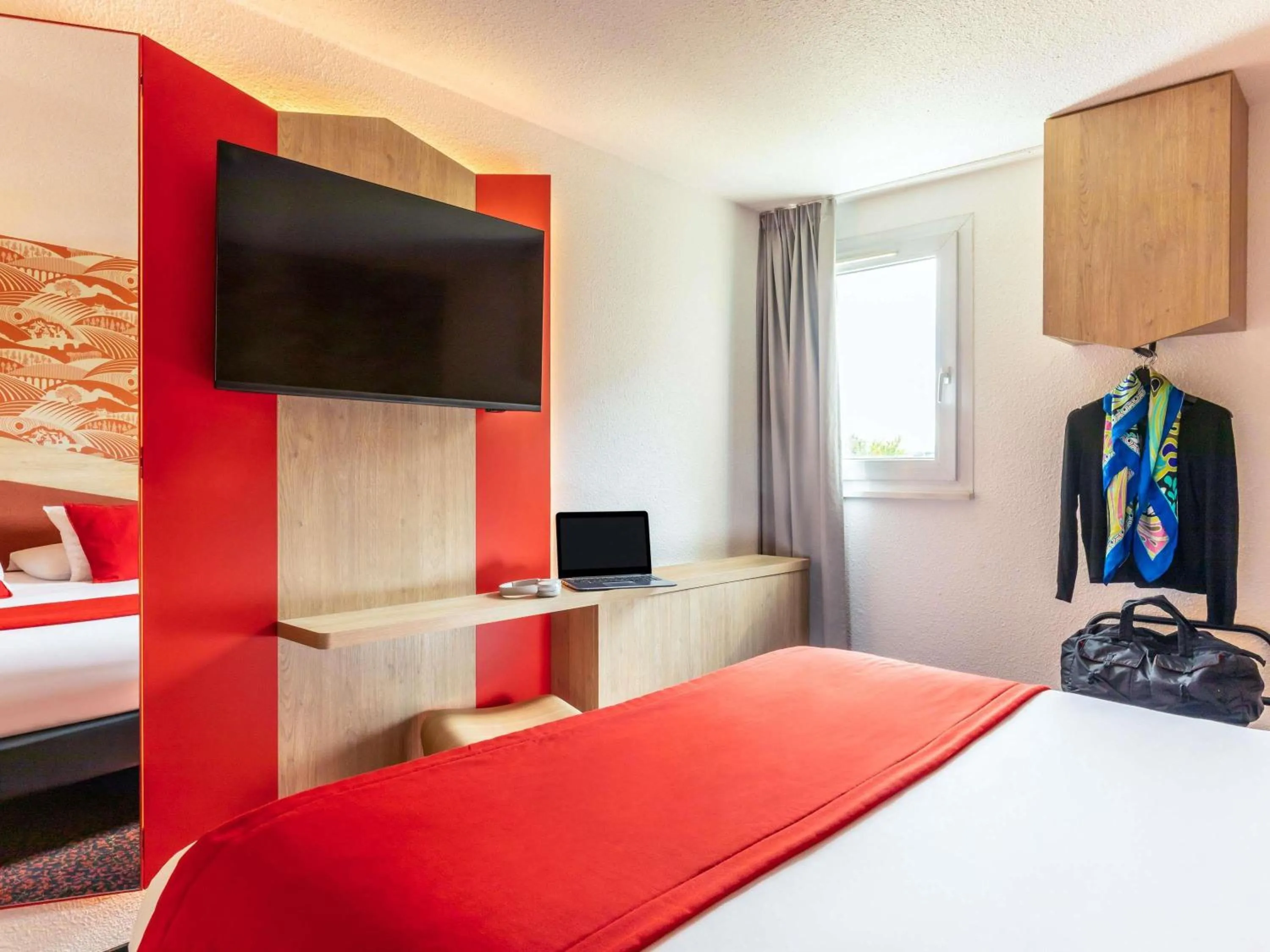 Bedroom, Bed in ibis Styles Chartres Sud Barjouville