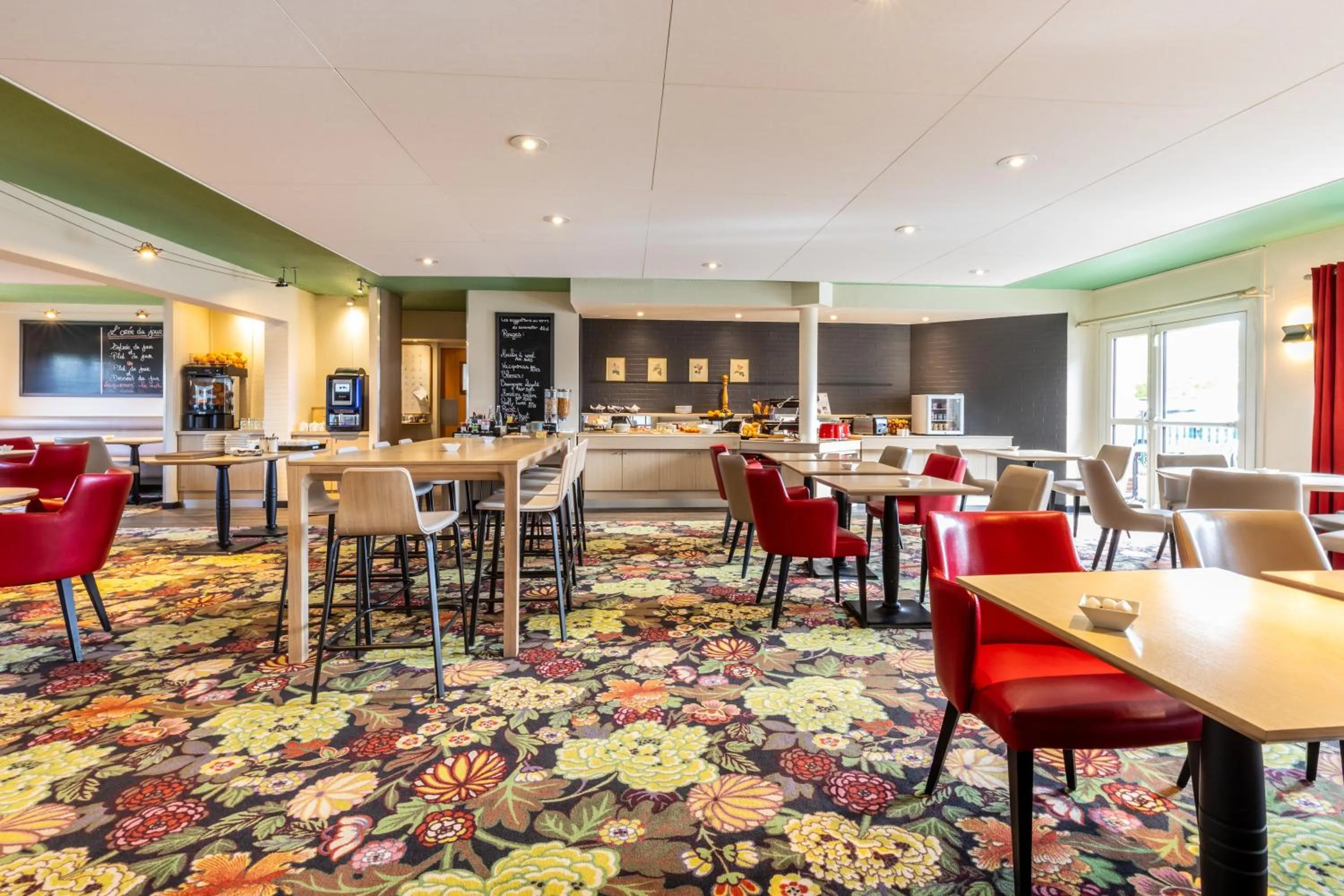 Property building in ibis Styles Chartres Sud Barjouville