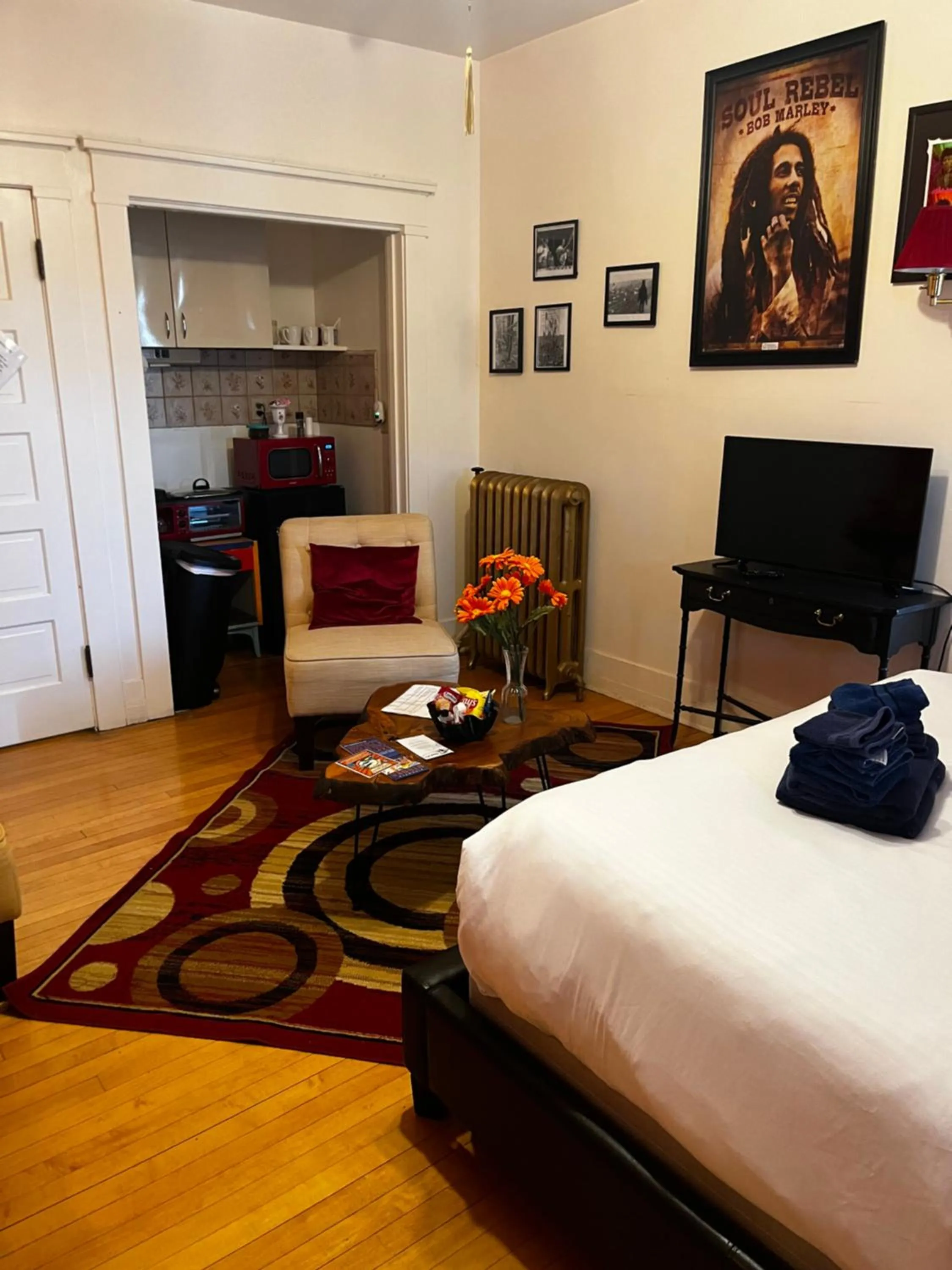 Bed in Greenway Manor