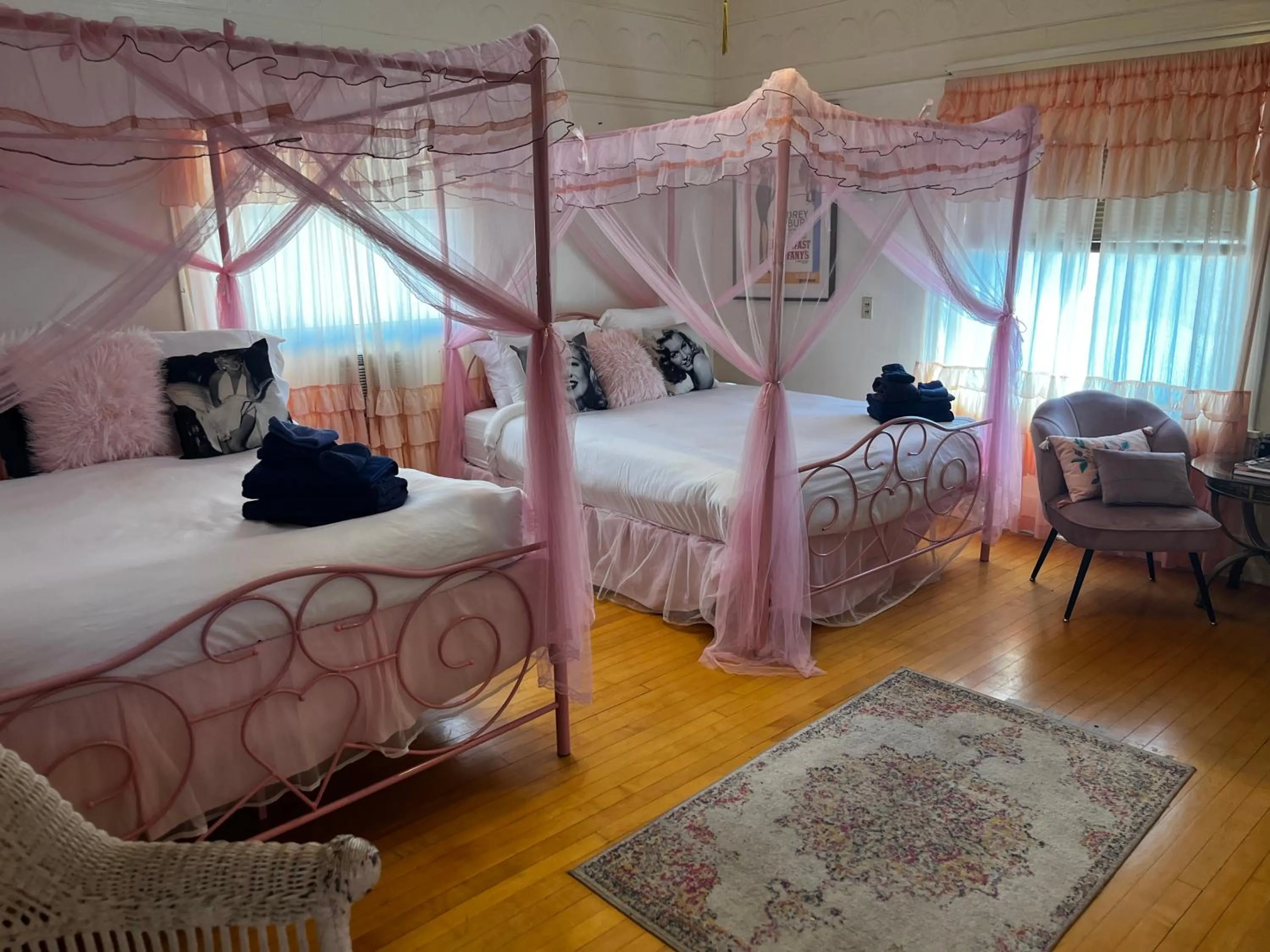 Bed in Greenway Manor