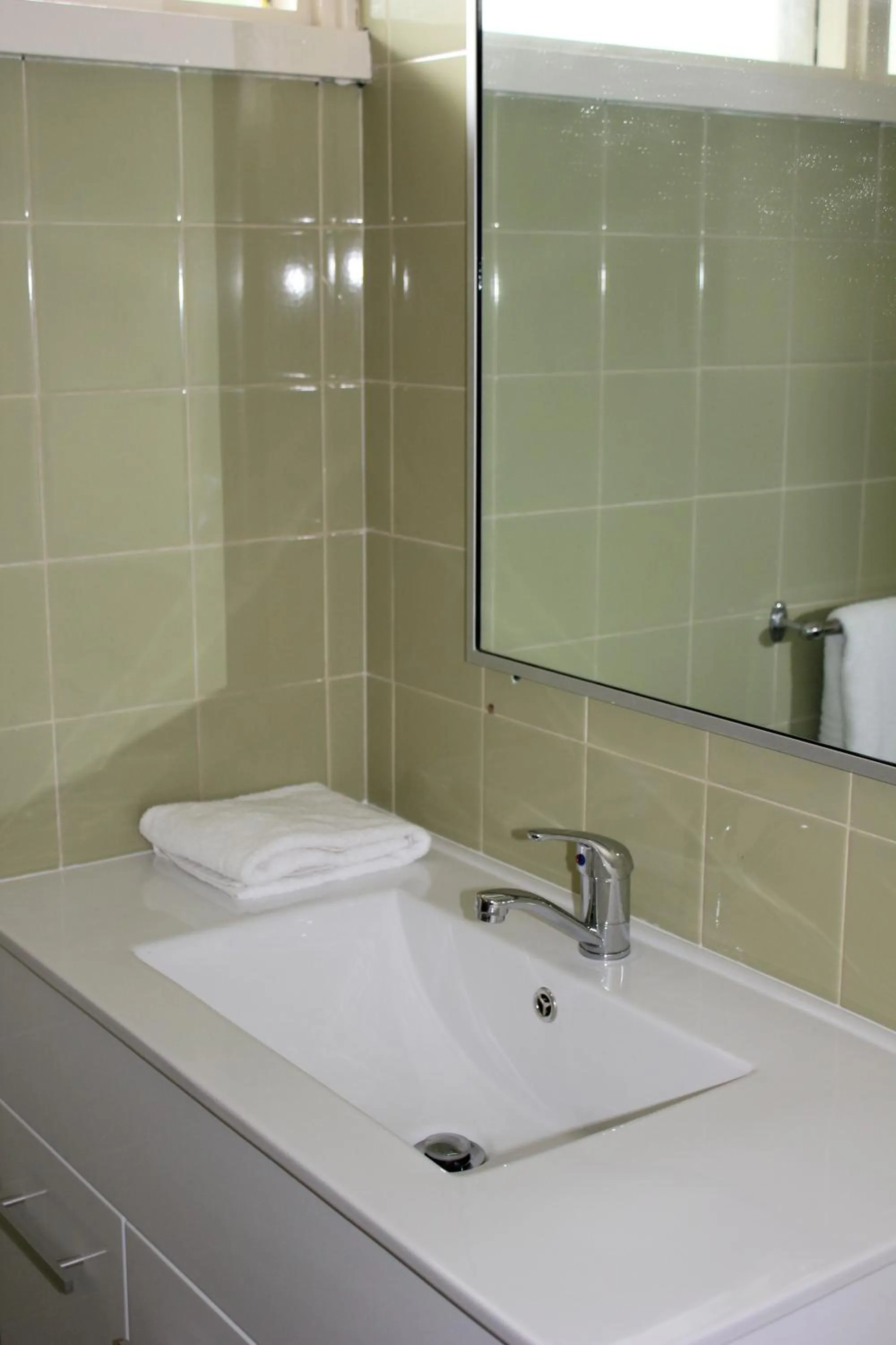 Bathroom in Arcadia Village Motel