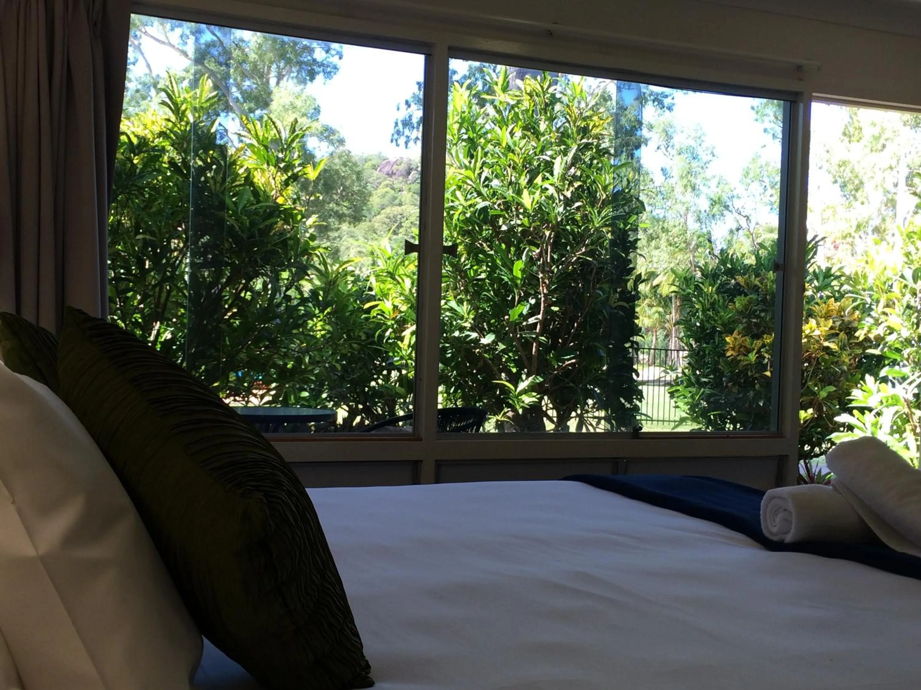 Day, Bed in Arcadia Village Motel