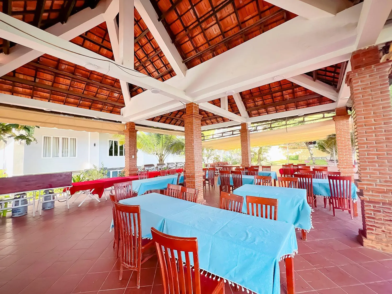 Restaurant/places to eat in Sand Beach Resort