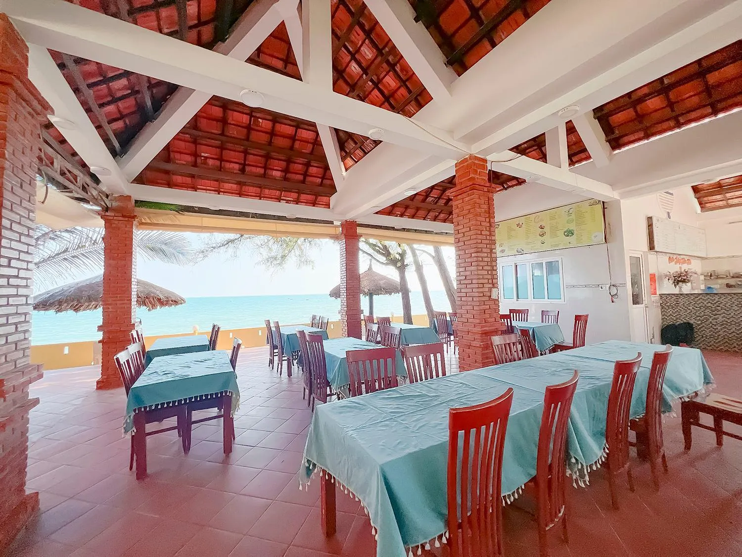 Restaurant/places to eat in Sand Beach Resort