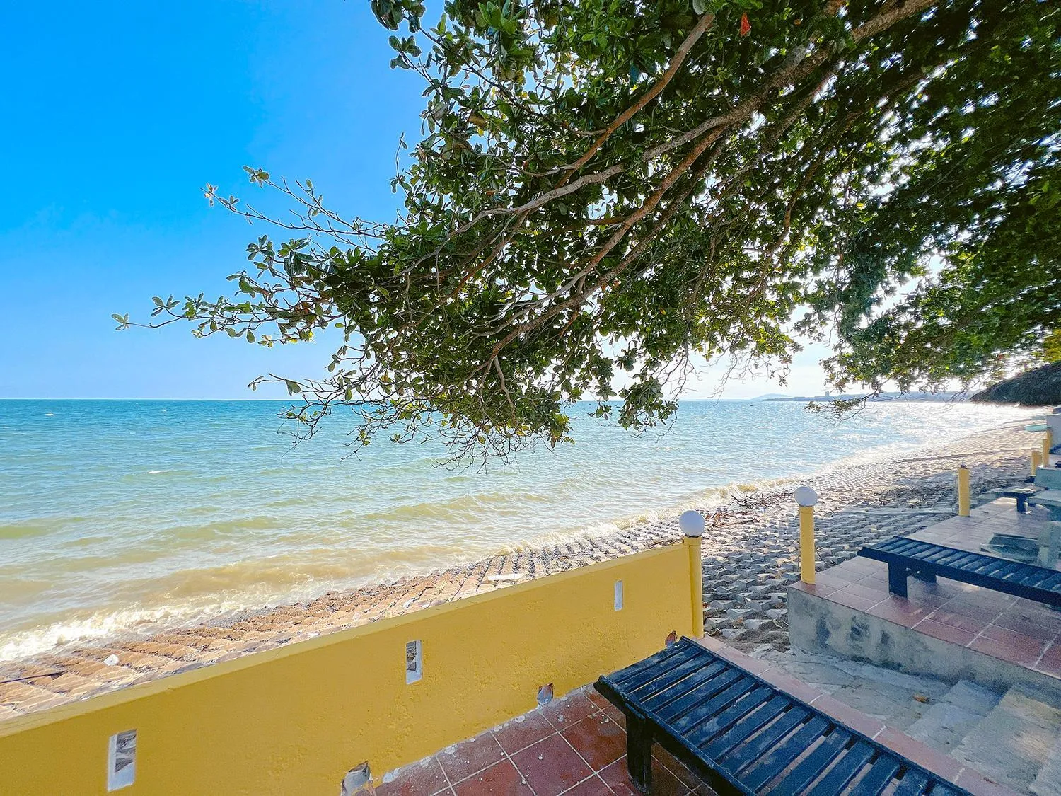 Restaurant/places to eat in Sand Beach Resort