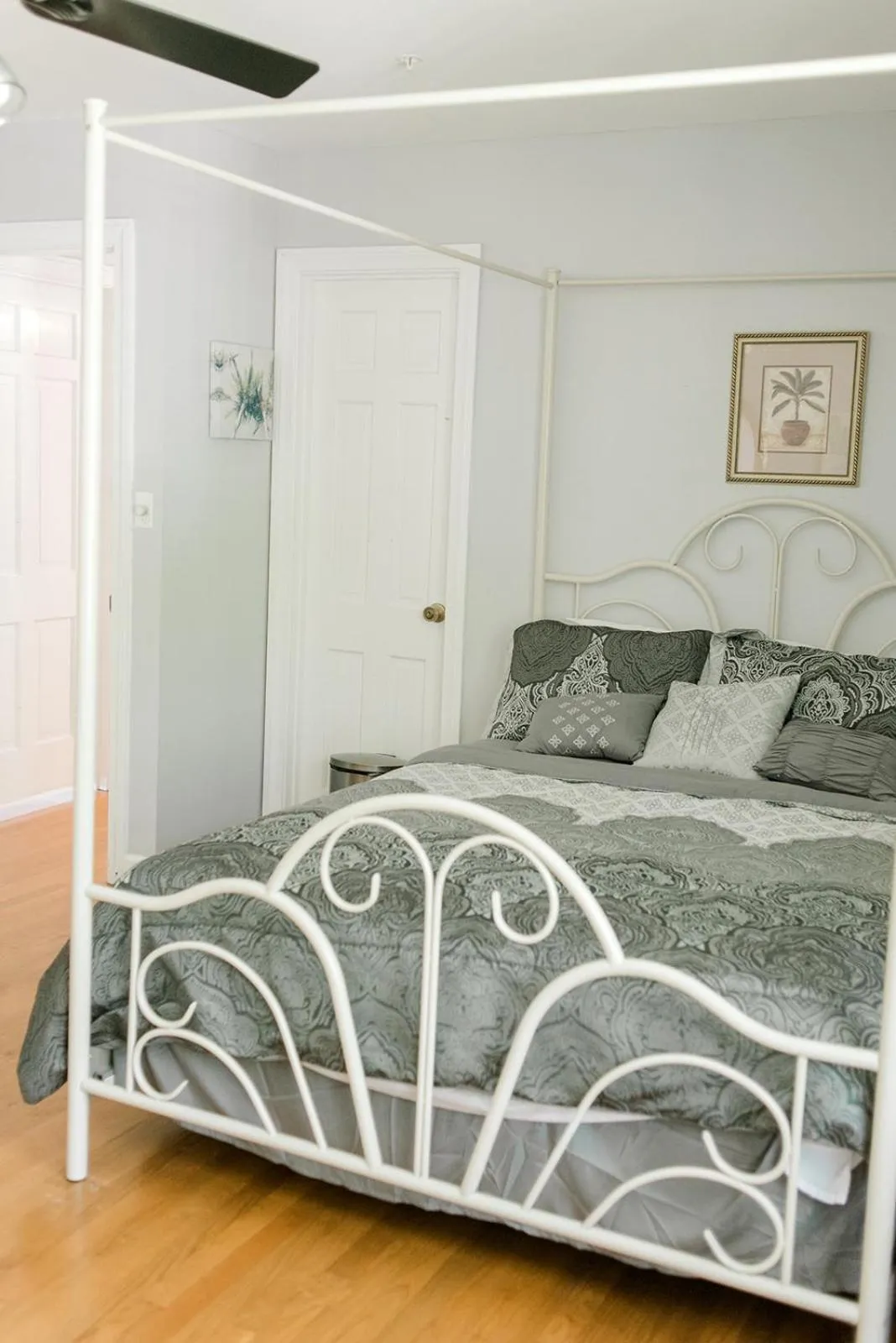 Bed in Georgia Palms & Gardens