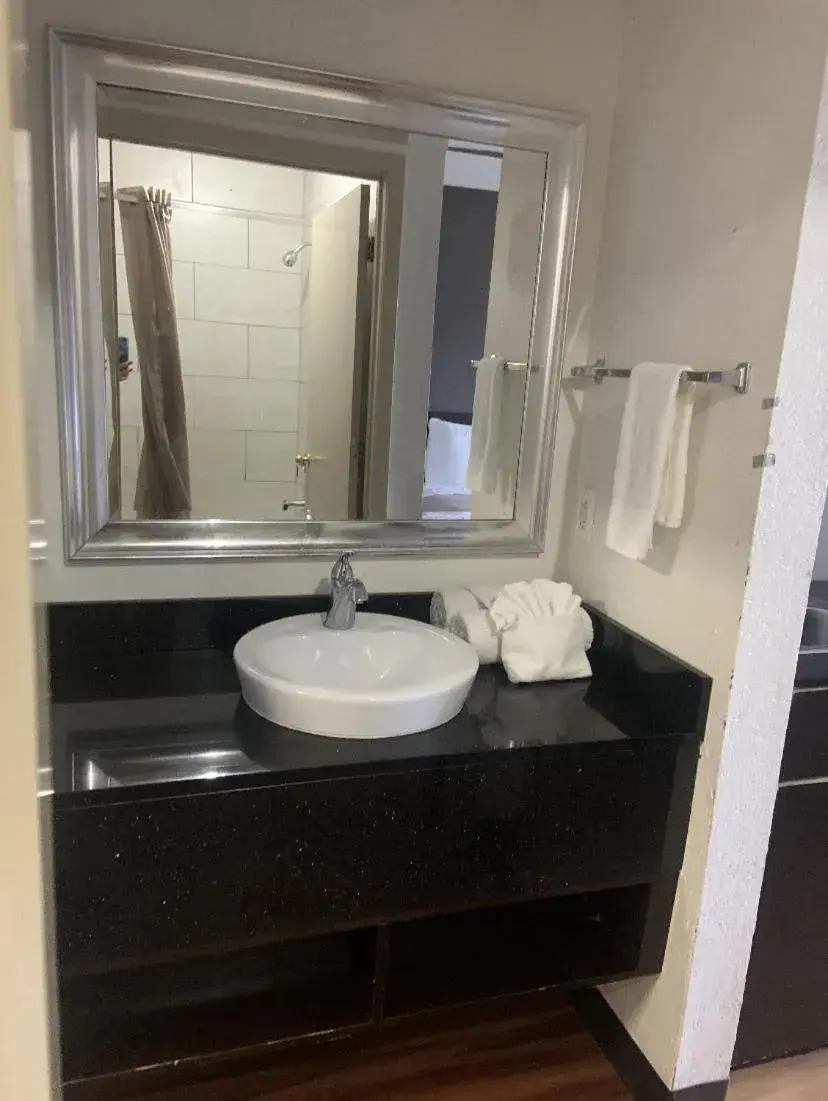 Deluxe King Suite in Extended Stay Pensacola Deluxe King Suite in Extended Stay Pensacola